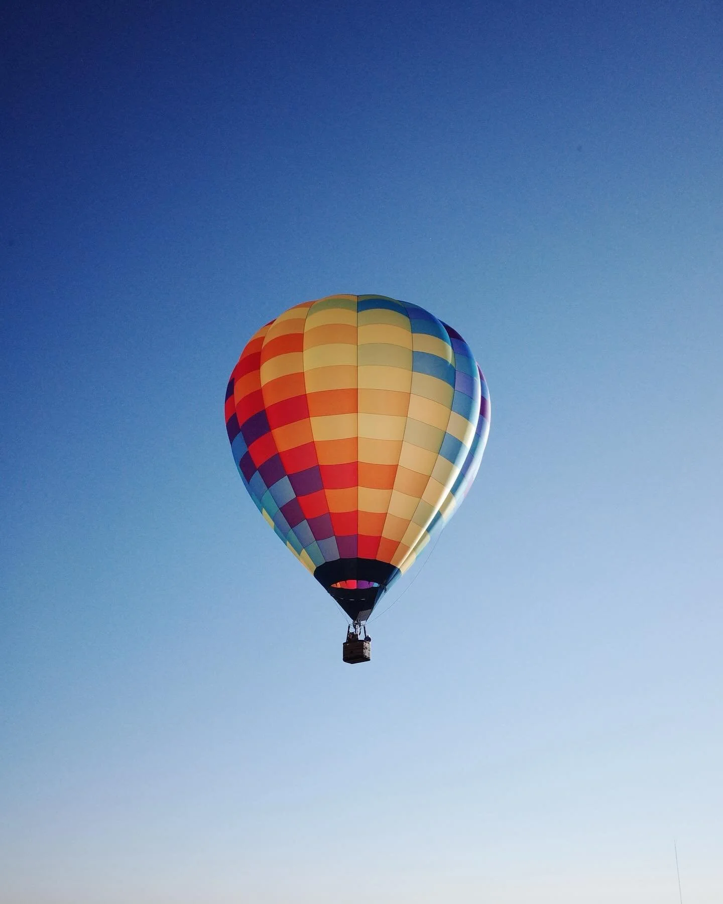 🌈🌈🌈
.
.
.
#ricoh #ricohgr2 #hotairballoons #rainbow