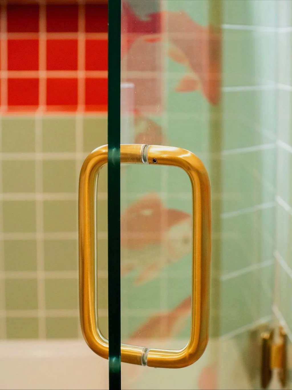 Come on a tour of one of our favorite bathrooms in the cabins ❤️ #twinpeaksaframes