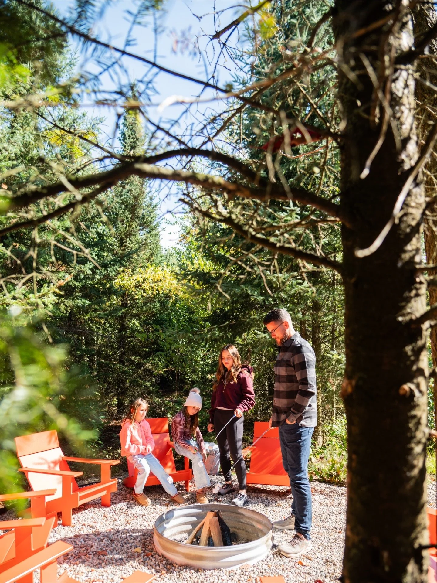 🍂✨ A weekend to remember for this sweet family.

They ventured up to Twin Peaks, wandered past storybook A-frames, and soaked in the crisp fall air that makes everything feel a little more magical. Surrounded by vibrant colors and modern rustic beau