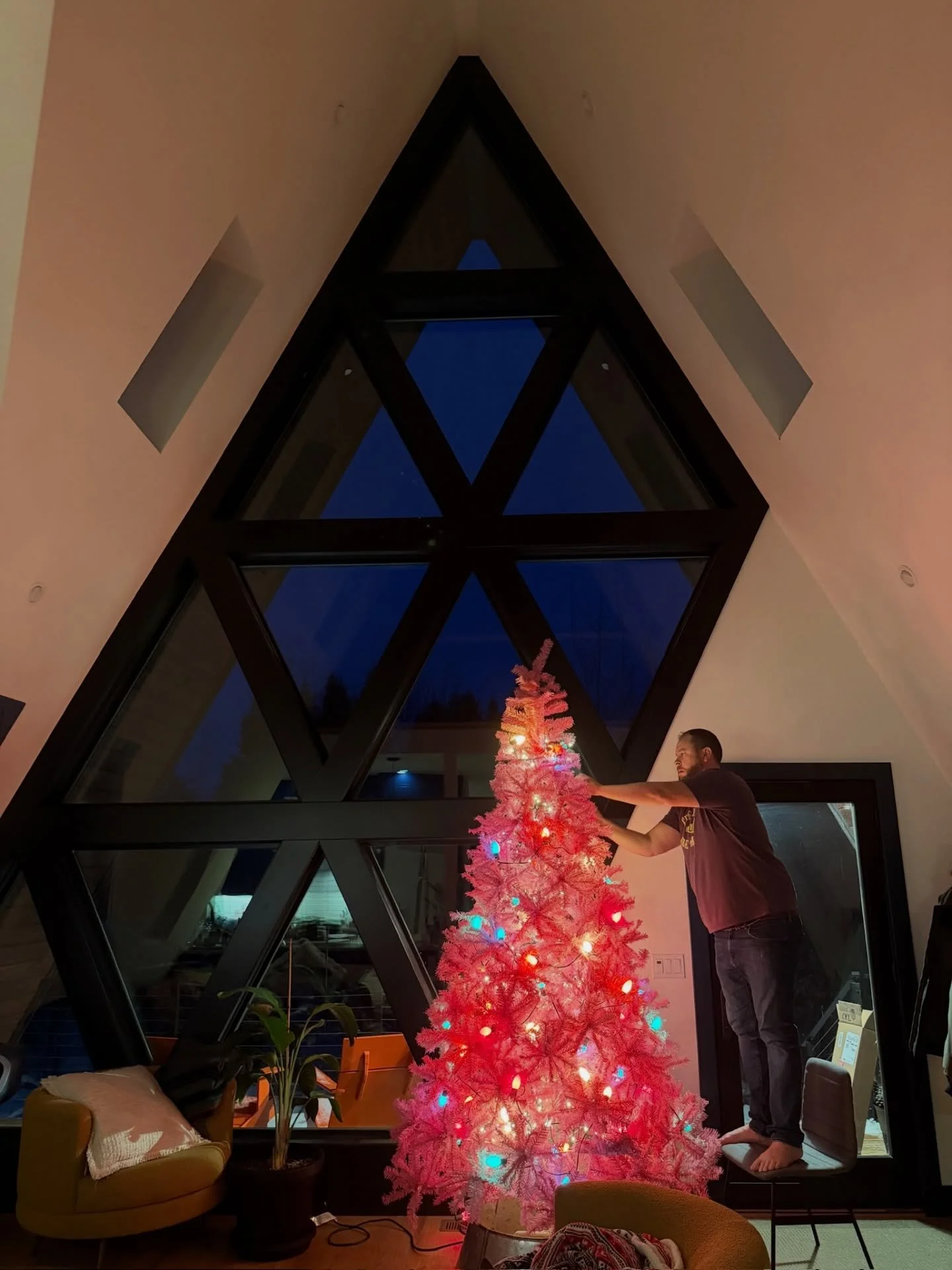 We&rsquo;re getting all dressed up for the holidays! 🎄🎅🤶🎁 #twinpeaksaframes