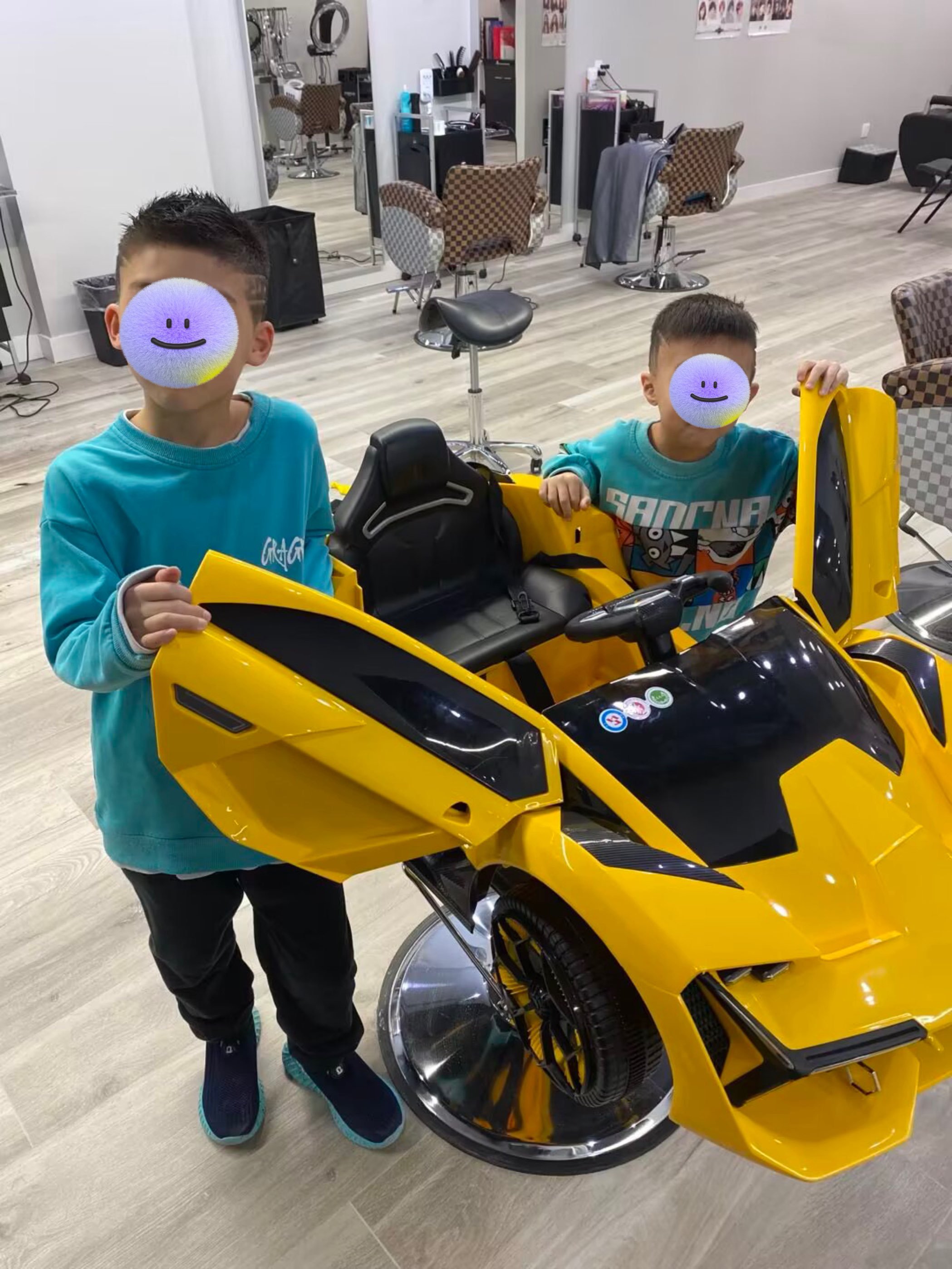 儿童跑车剪发椅 Kids' Fun Haircut Car