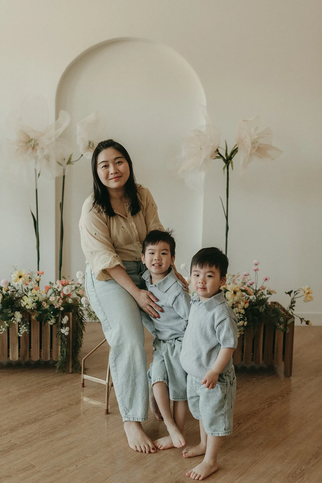 Minimalist Floral Mother's Day Mini Photoshoot