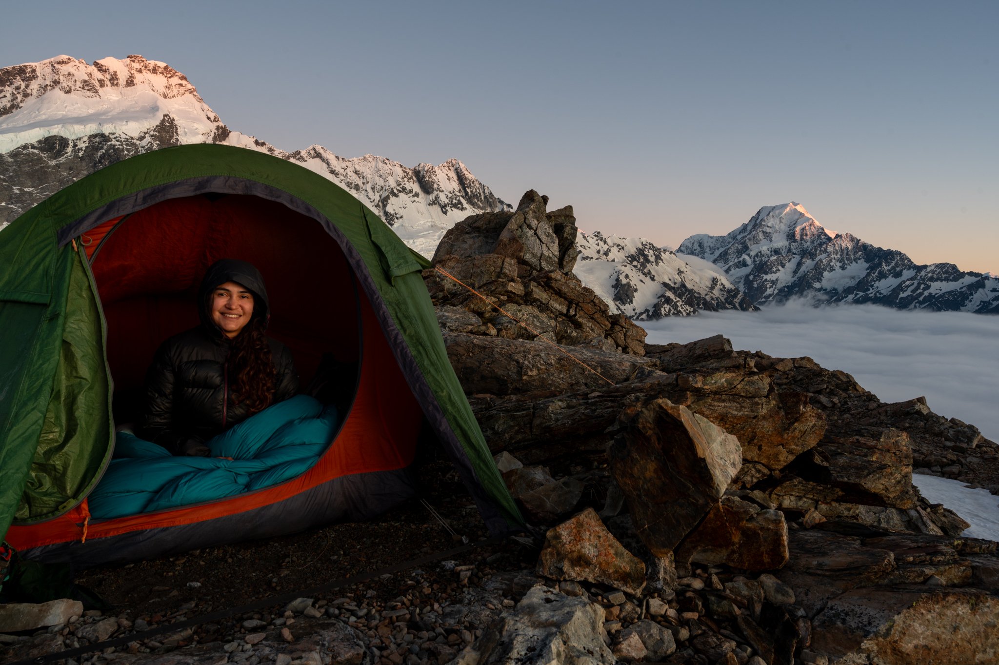 Our campground on the cliff close to Muller Hut offered us a stunning sunrise above the sea of clouds. 