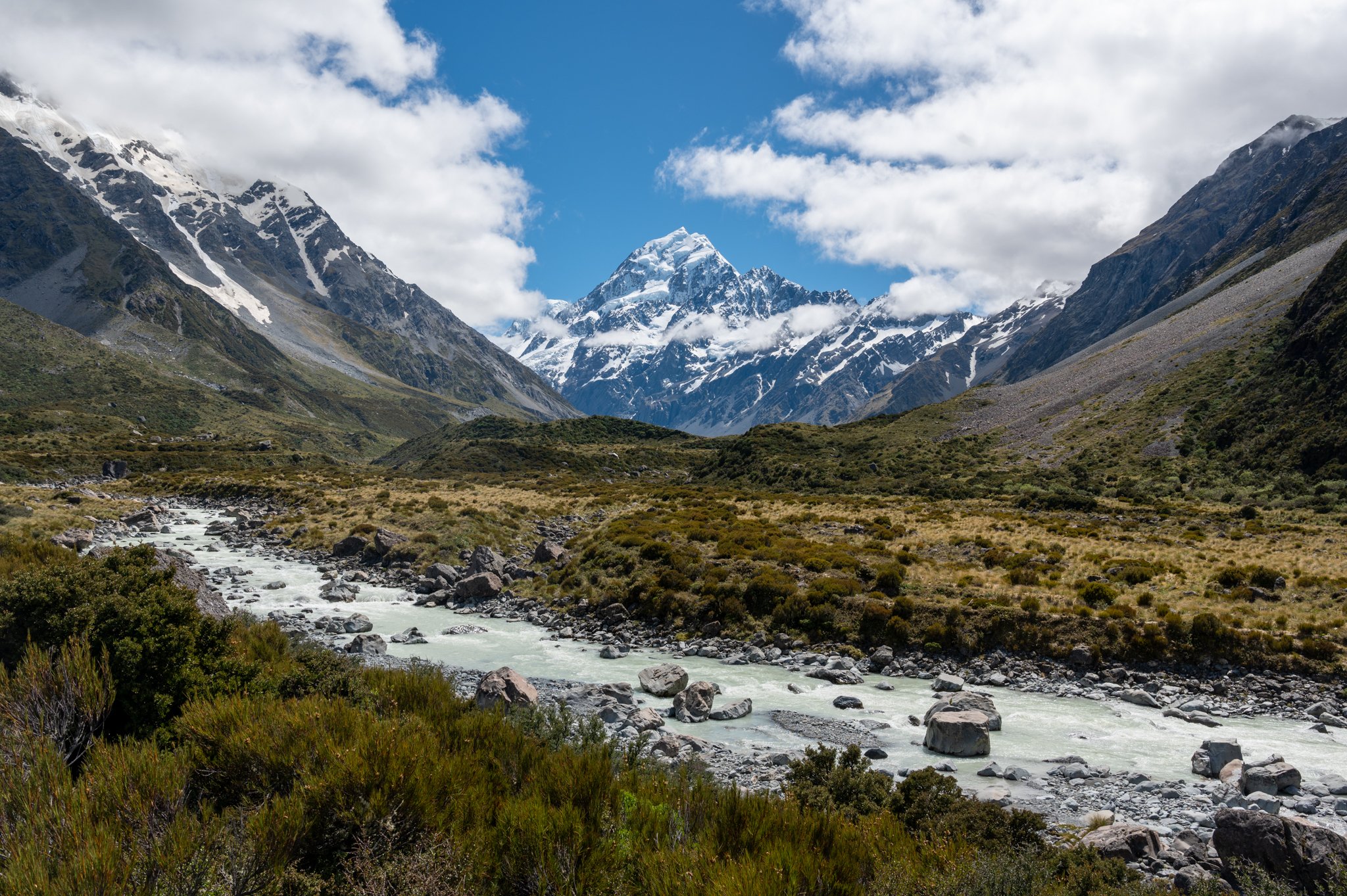 Hooker river fed from the glacier  with the same name and Aoraki / Mount Cook in the back. 