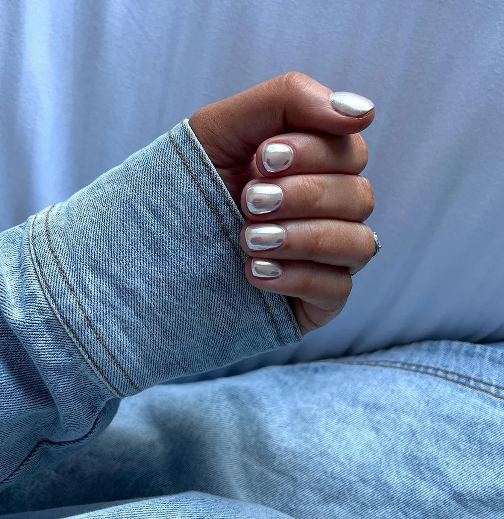nails metallic.jpeg
