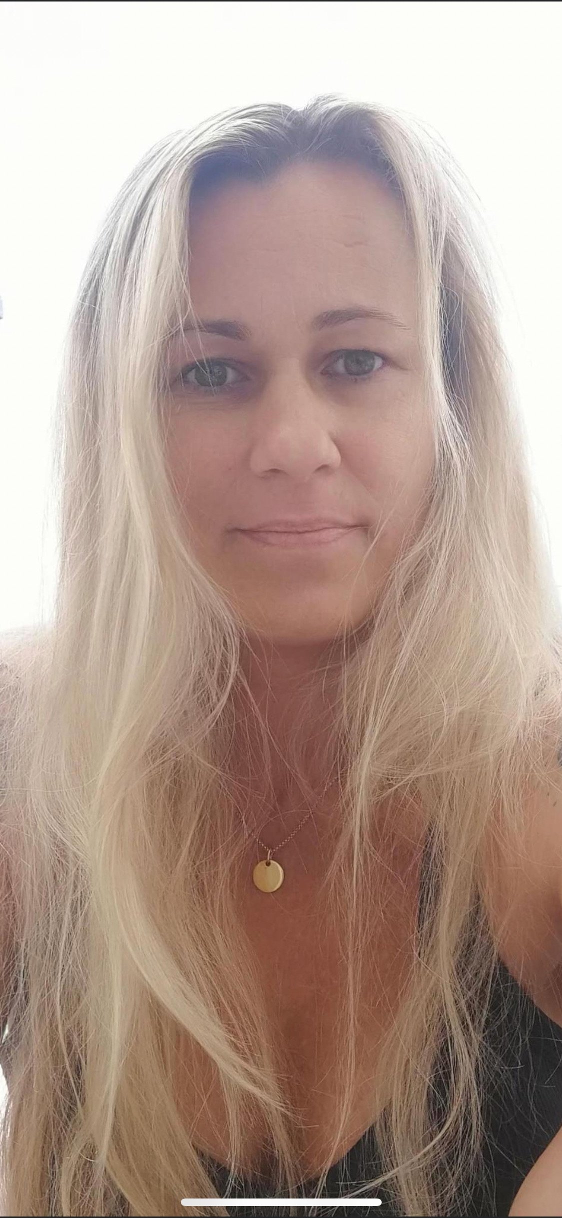 Testimonial von Tina W. über ihre entspannende Erfahrung bei einem Soundbath mit reduziertem Puls und tiefer innerer Ruhe.