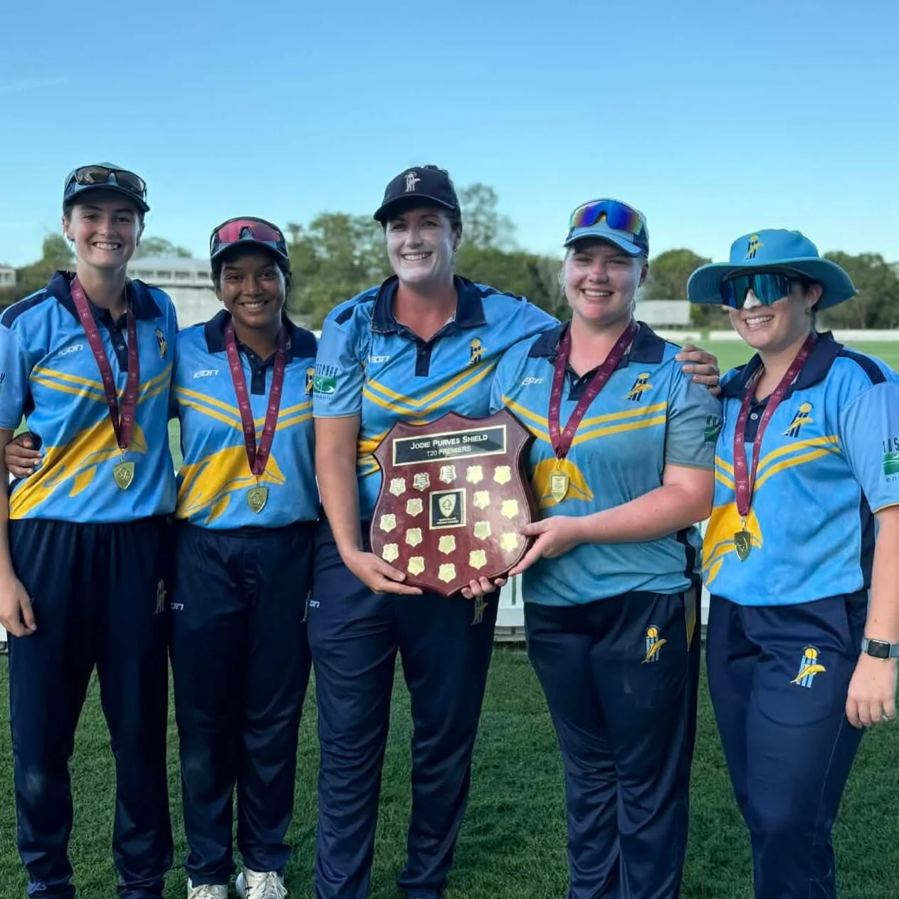 They did it!! Congrats to @amy_evison113 @vinabeanz @paige.simpson_10 and @matiesewadwell on taking home the shield! Our Head Coach gets to add another trophy to the cabinet.

If you want to learn from the best female coaches in the biz then get in t