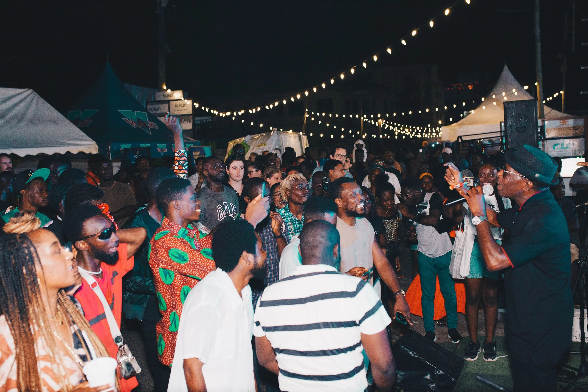 AkoAdjeiLit-Up2@blackimage-1000.jpg