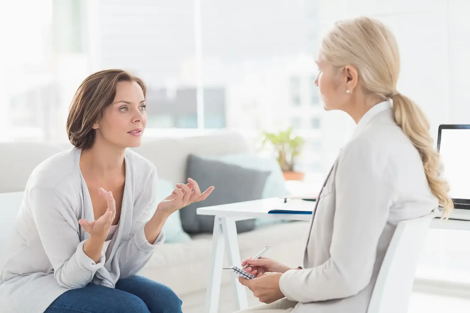 Psycholog, psychoterapeuta i psychiatra — najważniejsze różnice