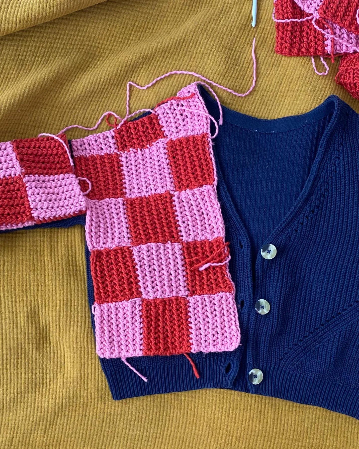 Swipe to see the Anna Crochet Cardigan 🩷❤️🩷❤️🩷

made with @rico_design &bdquo;So Cool + So Soft&rdquo; cotton yarn