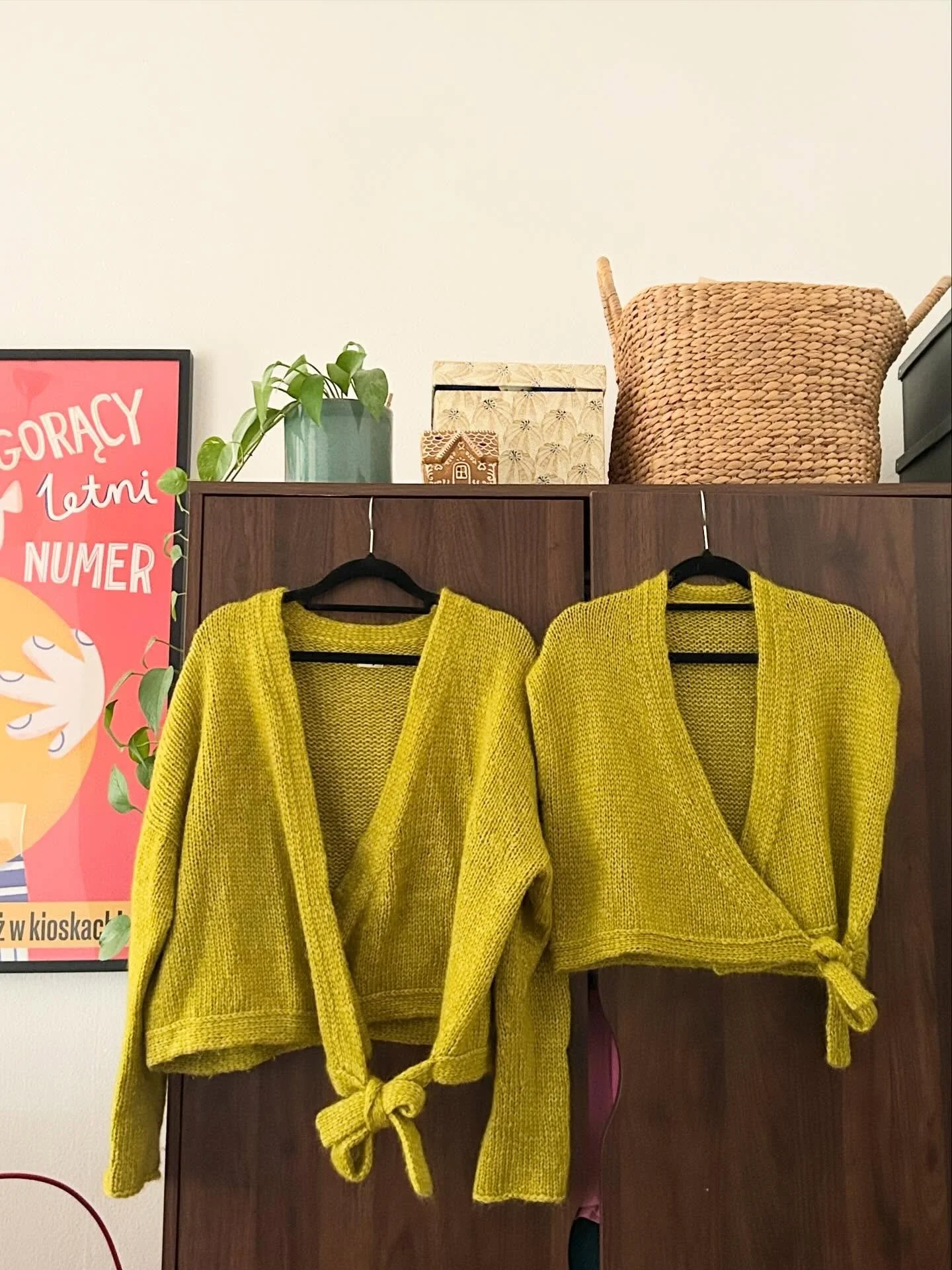 Levitate wrap &amp; levitate wrap vest 🍀🍀@myfavouritethings.knitwear 

Made with @camarosedk Snefnug in 7995 Mosgr&oslash;n