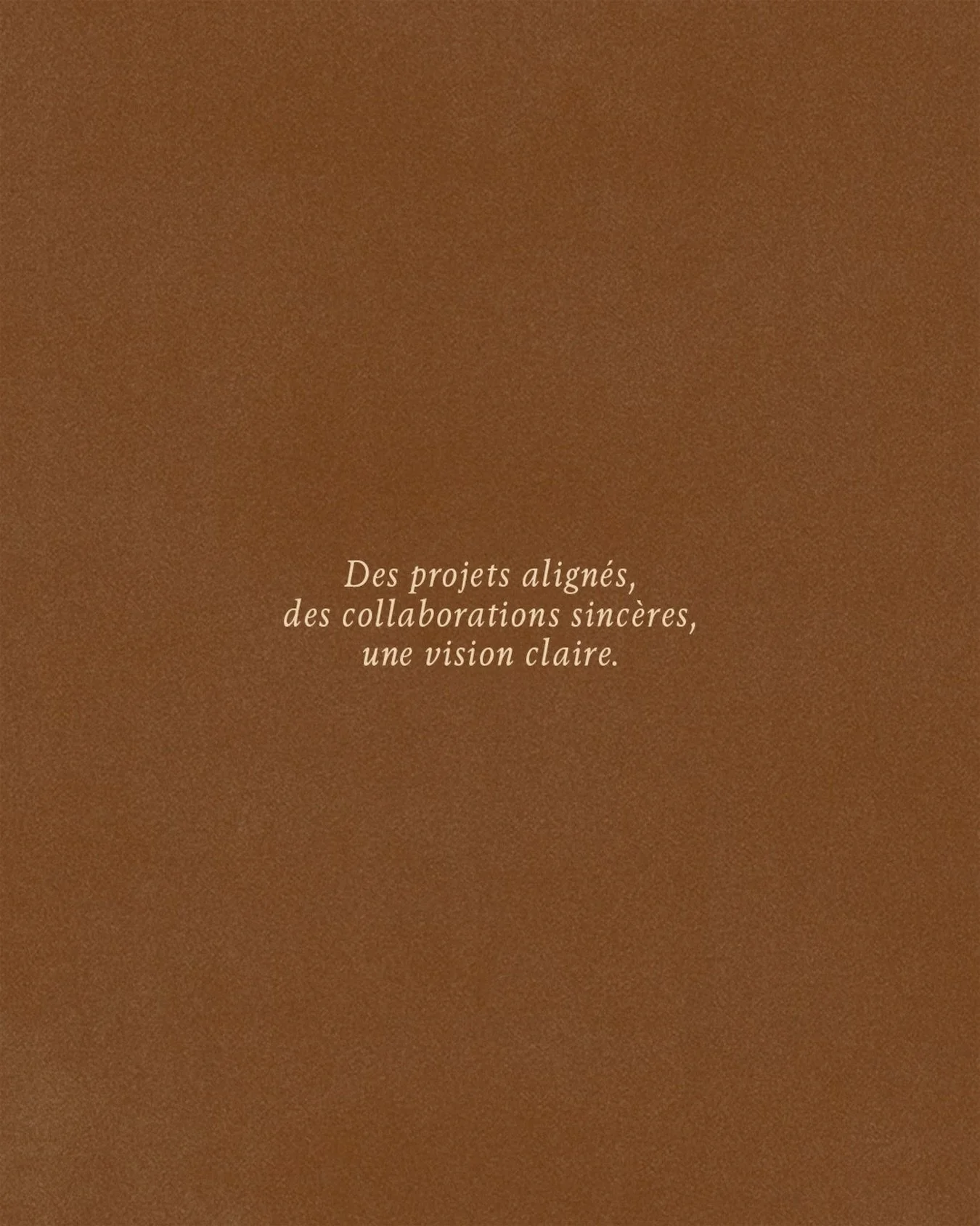 Je crois profond&eacute;ment que les plus belles identit&eacute;s naissent de rencontres justes.

Cr&eacute;er une image de marque ne se r&eacute;sume pas &agrave; &ldquo;faire du beau&rdquo; : c&rsquo;est r&eacute;v&eacute;ler une vision, traduire u