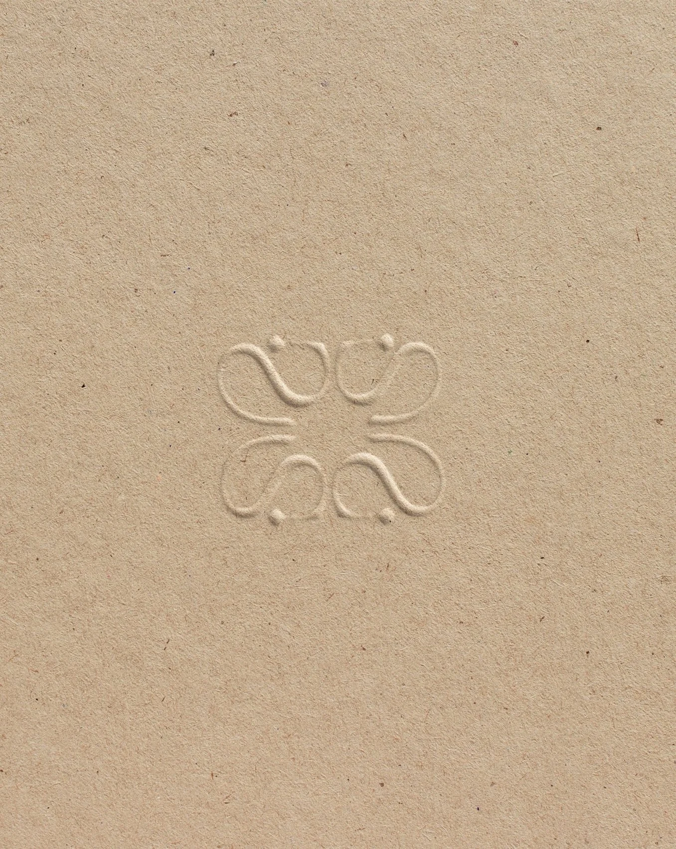 Univers de marque ~ SIYARA. 

#azuristudiosolaire 
#branding 
#studiographique 
#skincare 
#imagedemarque