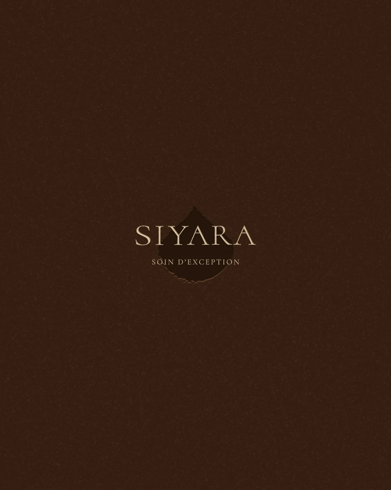 Univers de marque ~ SIYARA 

Lancement septembre 26. 

#azuristudiosolaire 
#branding 
#identit&eacute;visuelle 
#studiographique 
#bien&ecirc;tre
