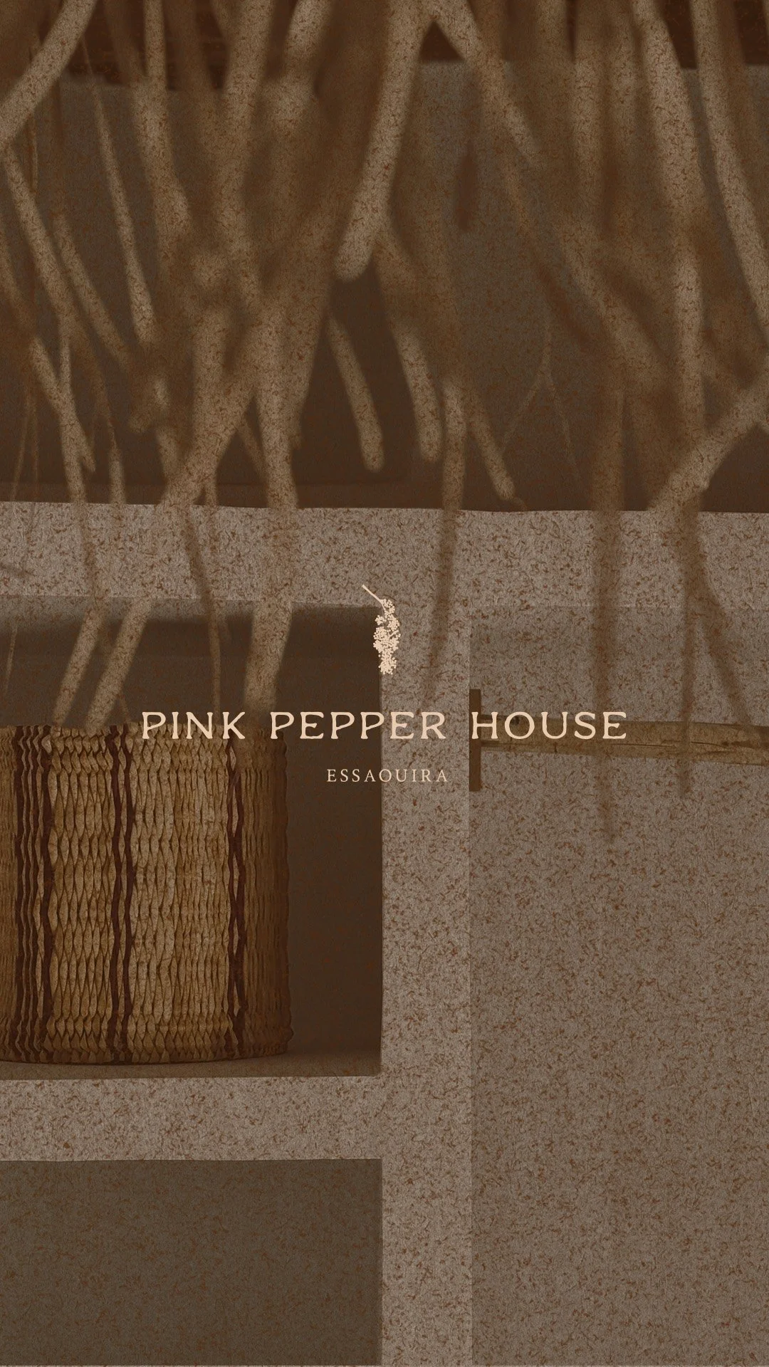 Univers de marque Pink Pepper House, maison d'hôte basée à Essaouira.