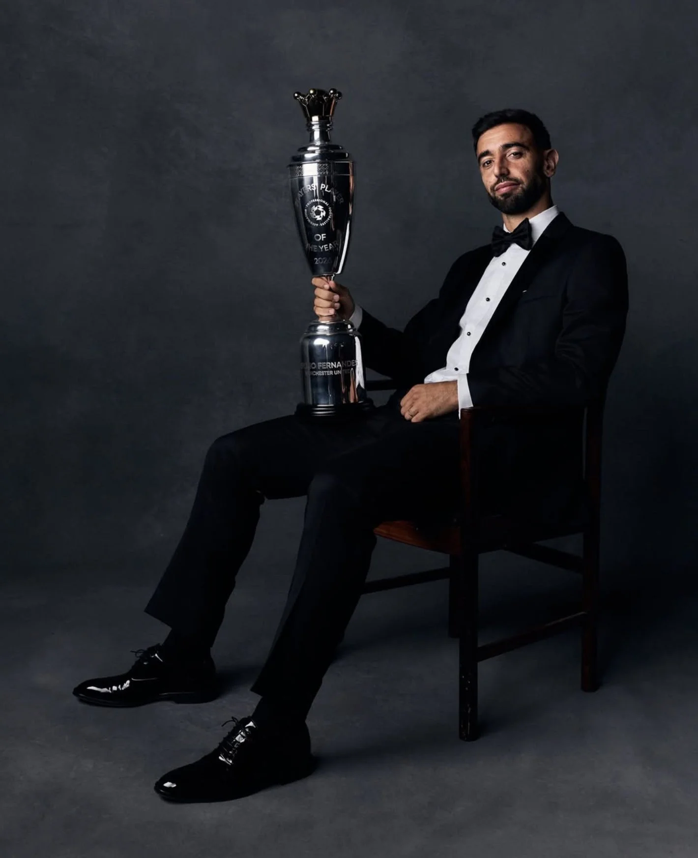 Charcoal hand painted textured photography backdrop from Hollins Backdrops. Shown in use for the PFA player of the year awards and GQ magazine featuring the PFA's player of the year, Bruno Fernandes. 