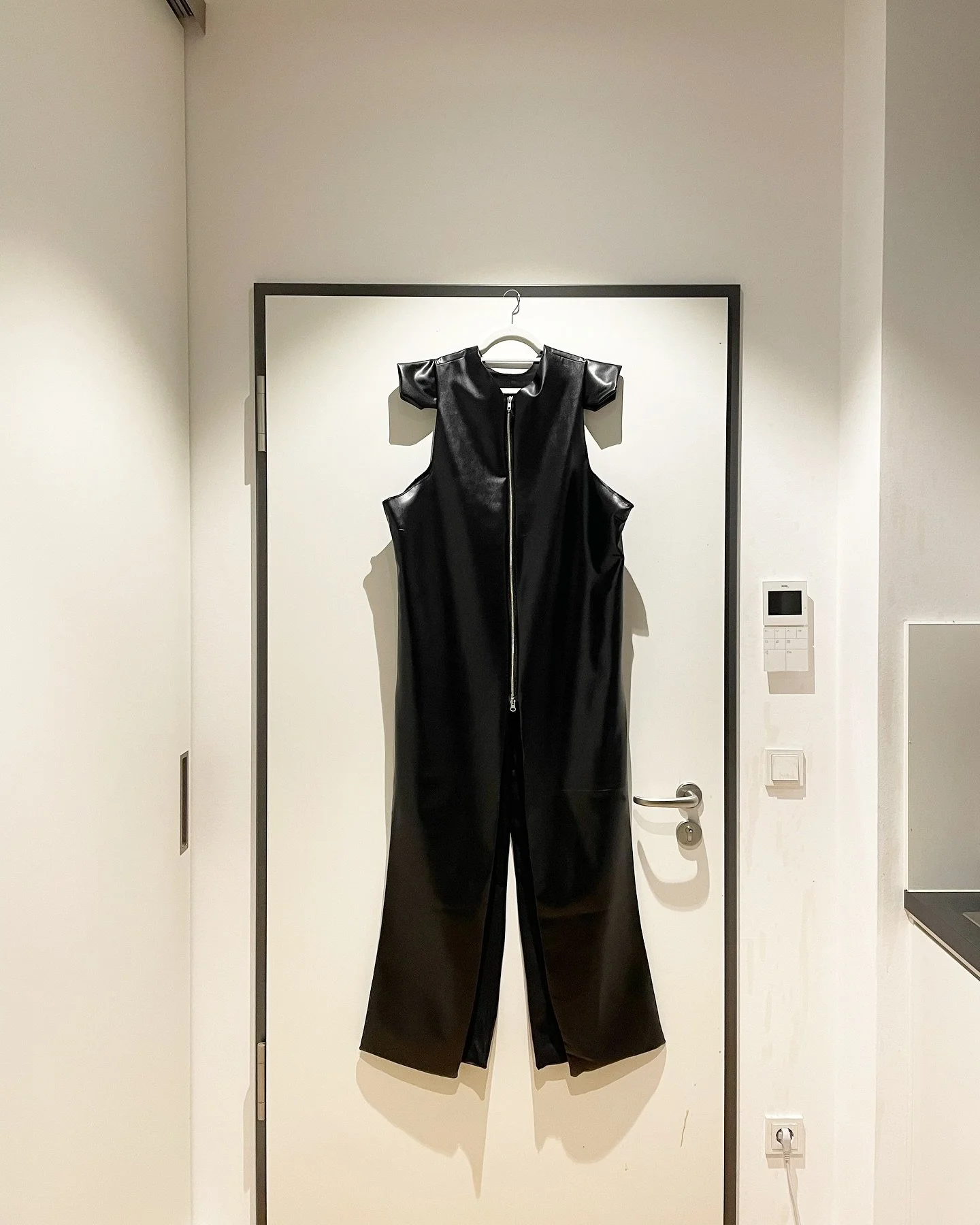 4-PANEL VEST [not for sale]

:details:

shoulder flaps

2-way metal zipper

4 big panels allow versatile styling

metal eyelets

faux leather
100% pvc

lining
100% pes