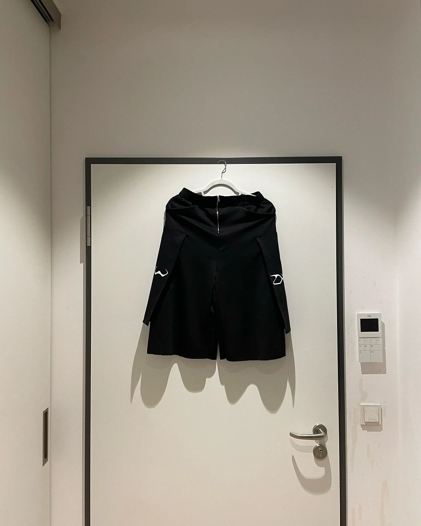 FLAP BERMUDAS [not for sale]

:details:

high waist

cargo pockets

oversized flaps w/ iron-on logo graphic

elastic waistband

metal zipper

twill jersey
100% cup

pocket bags
100% co