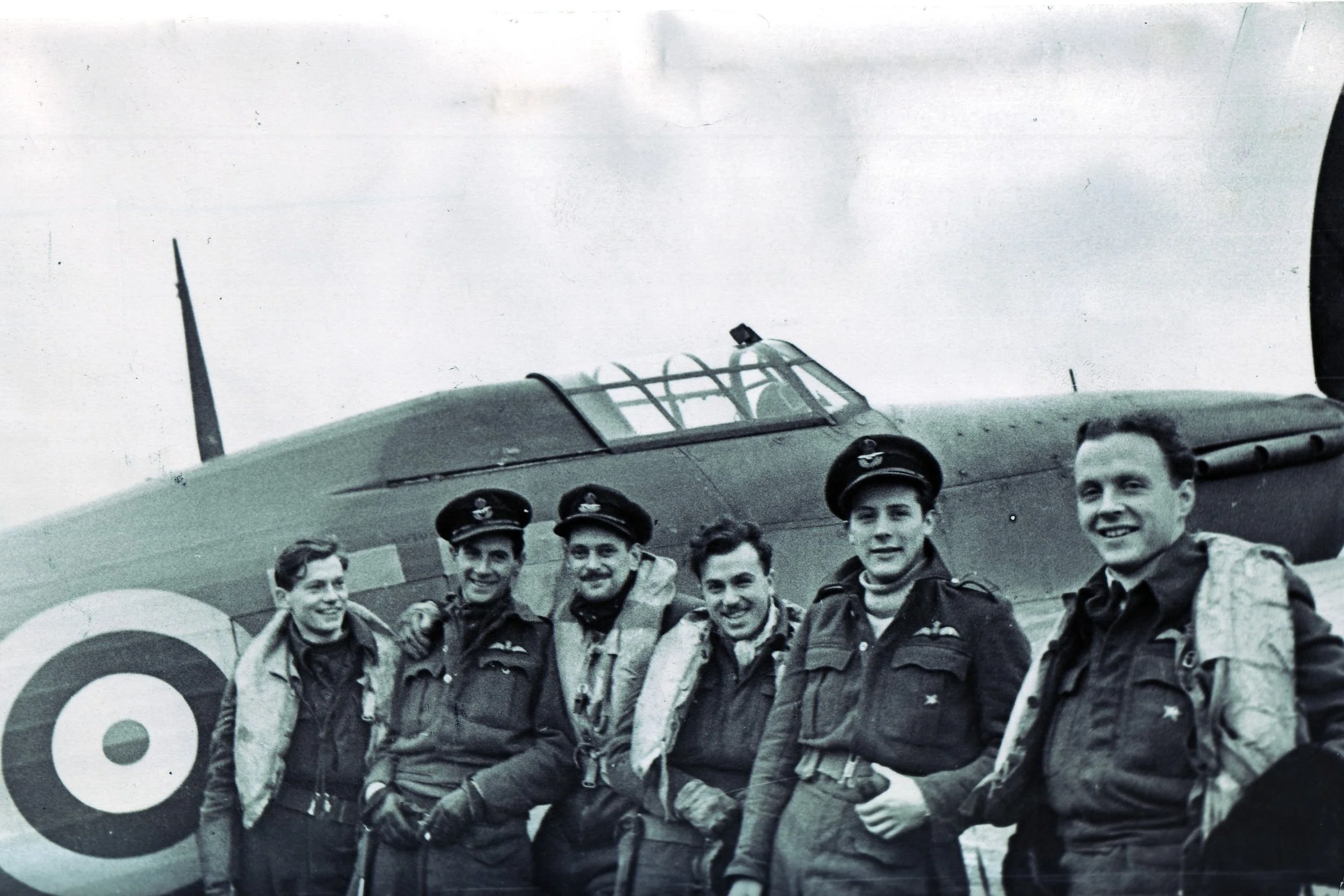 RAF+151+WIng+pilots+in+Russia+1941.jpg