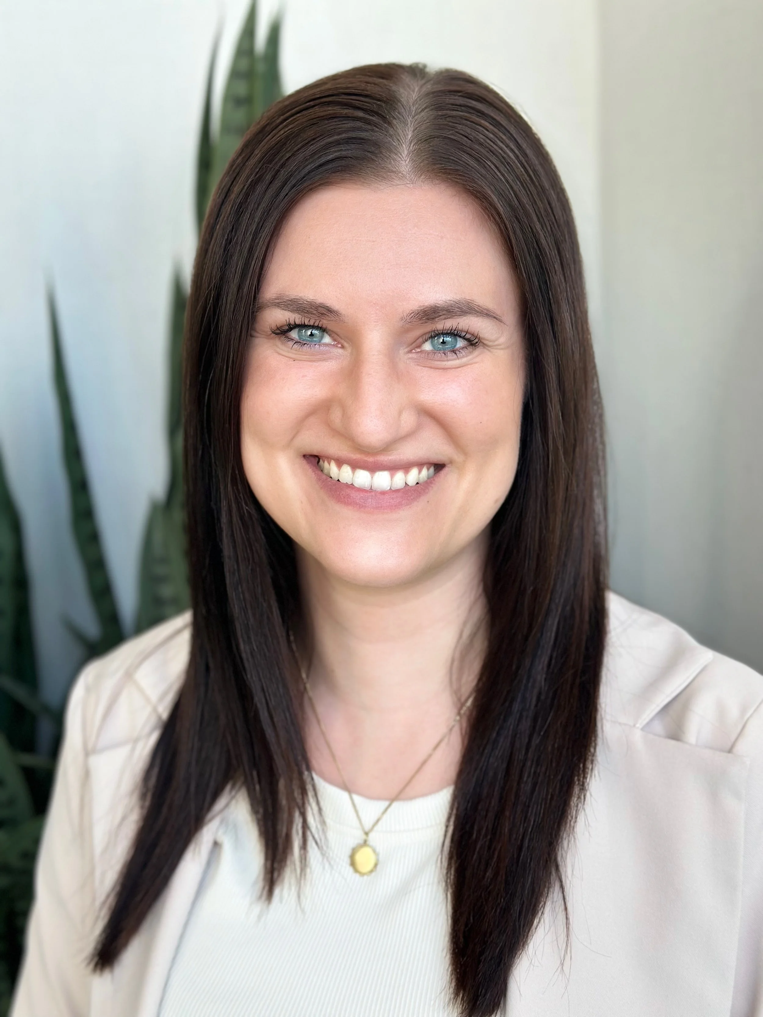 Julie Klassen, online therapist for burnout and overwhelm in young adults Ontario