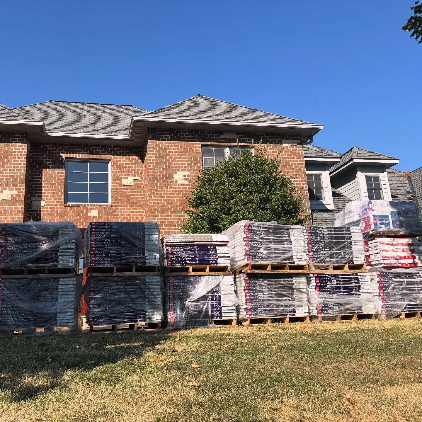 Just another day at the office&hellip; 

Pallets on pallets of shingles ready to protect another home. 💪🏠 

Roofing is our tradition, quality is our legacy.

#baneyconstruction #roofingcompany #roofingservices #roofingcontractor