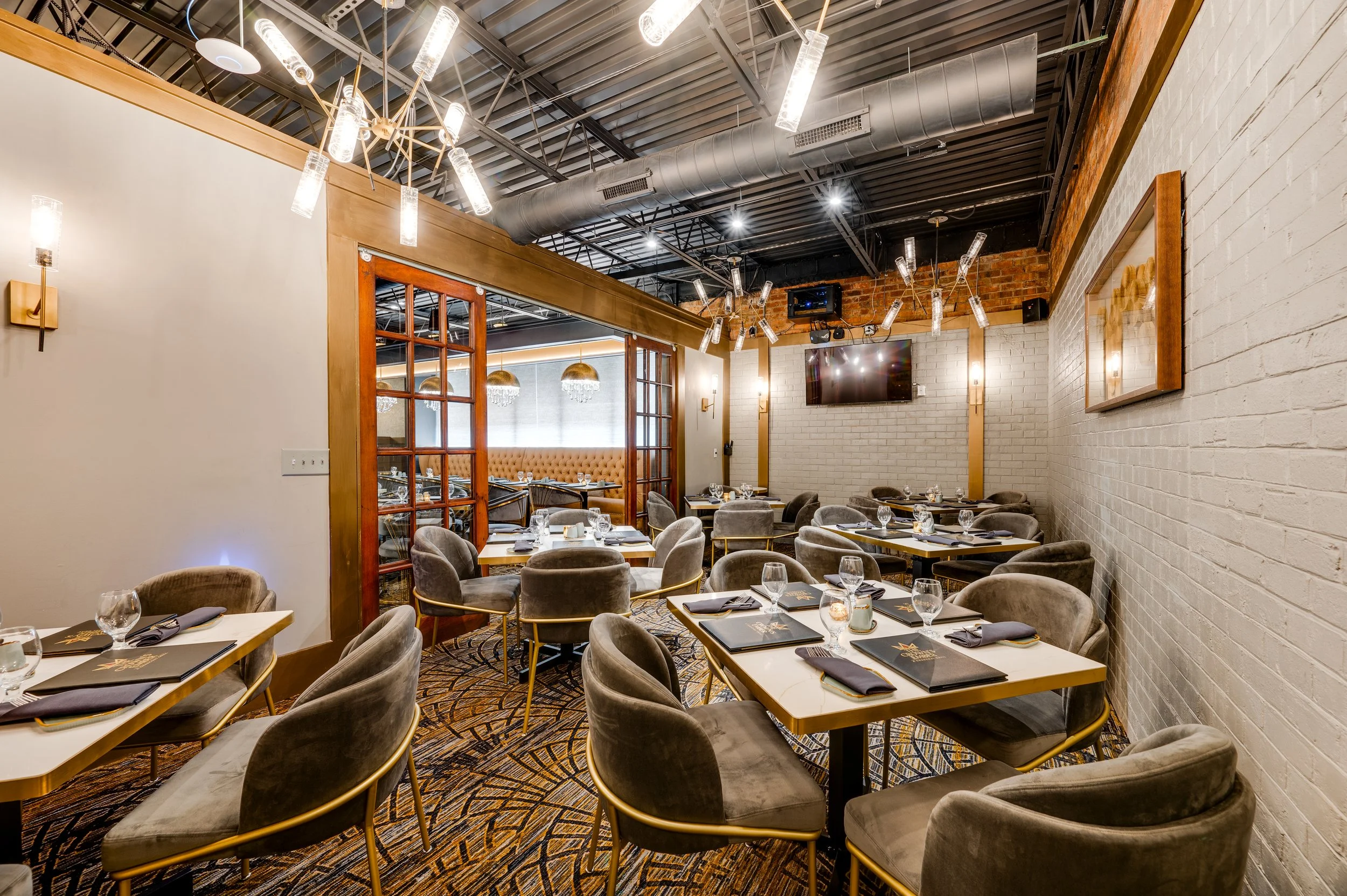 The Crown's Ember_private diningroom 2.jpg