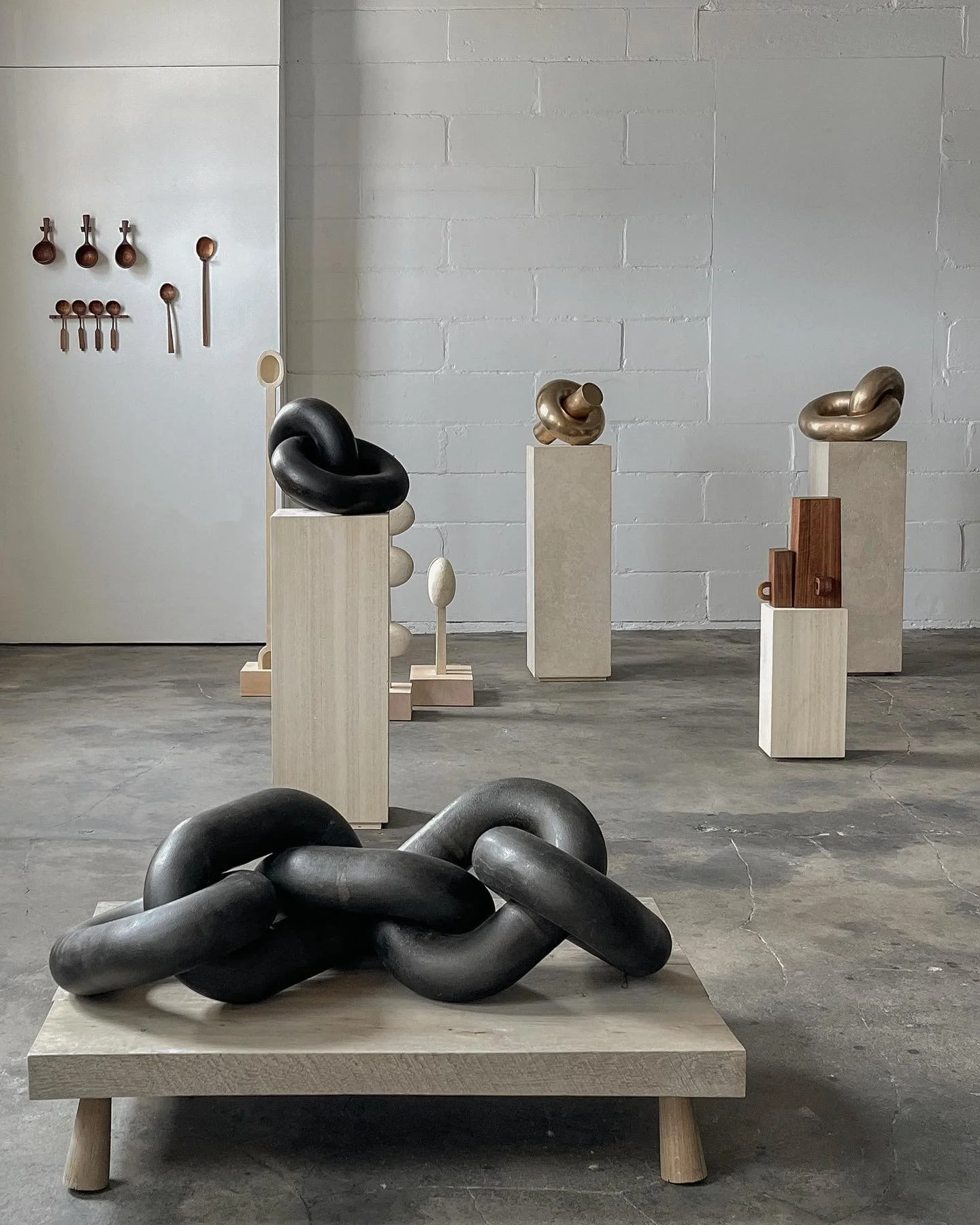 joshua_vogel_sculpture_1686414991_3122197701580234347_44782600676.jpg