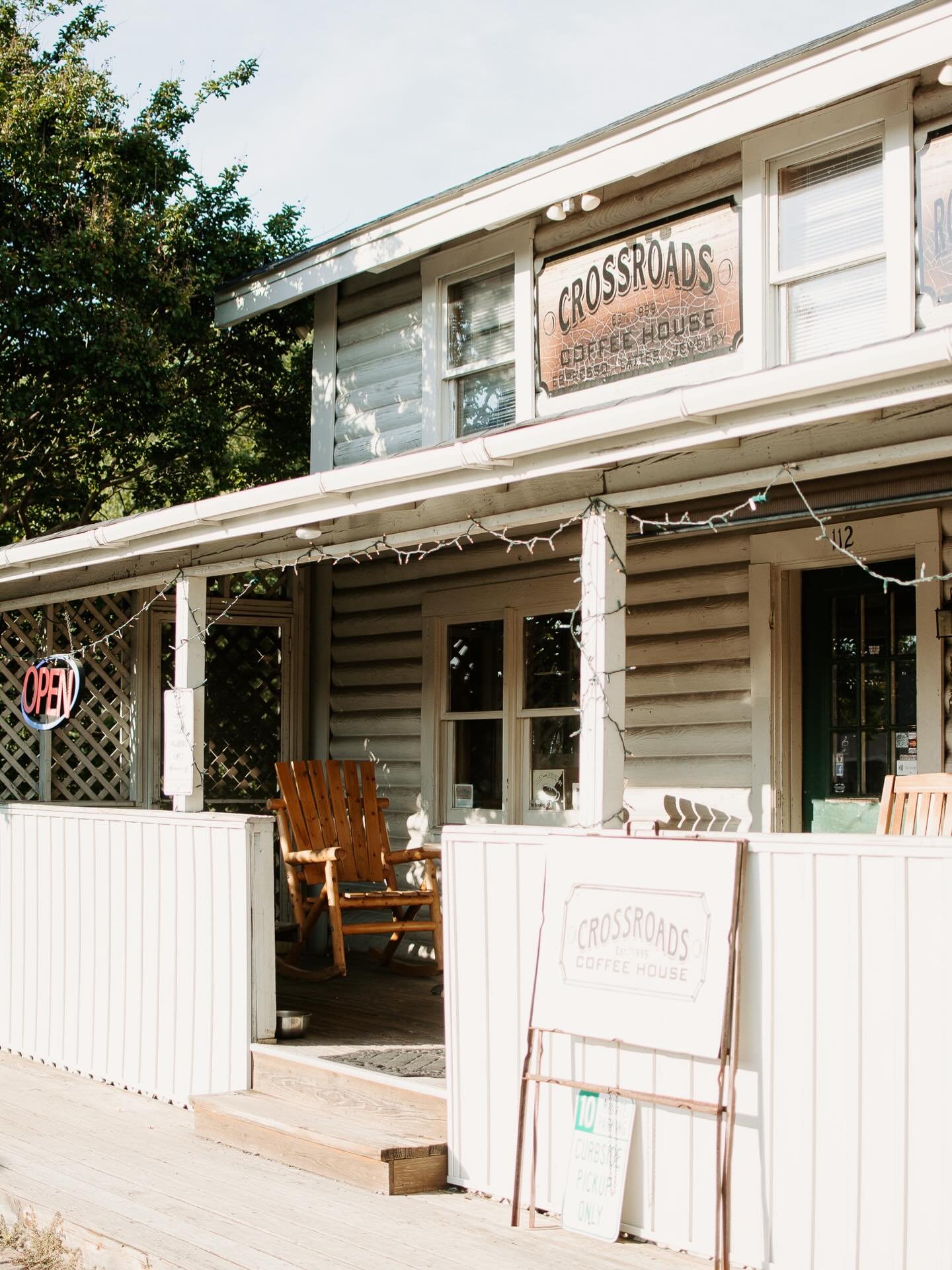 There&rsquo;s something about a sunny day in Downtown Waxhaw ☀️ 

It slows you down. It pulls you outside. It brings people back together.

After a couple of tough winter weeks, downtown is feeling like itself again. Sunshine on our Main Streets. Fri