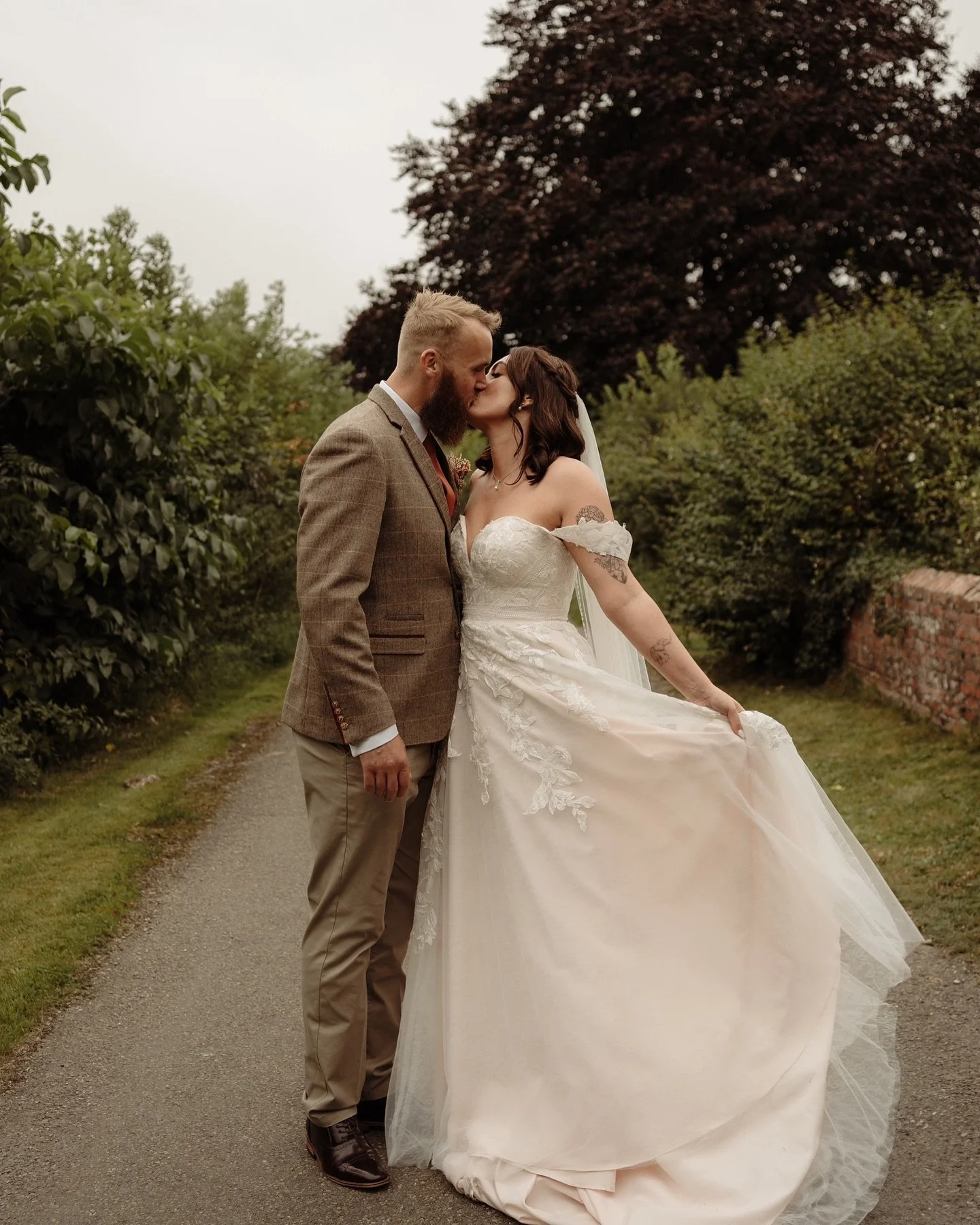 L &amp; J ✨

Finally posting more photos of this gorgeous pair! It really was the most fun, relaxed day ever. Who needs it to be a sunny day when you have this much love and laughter!