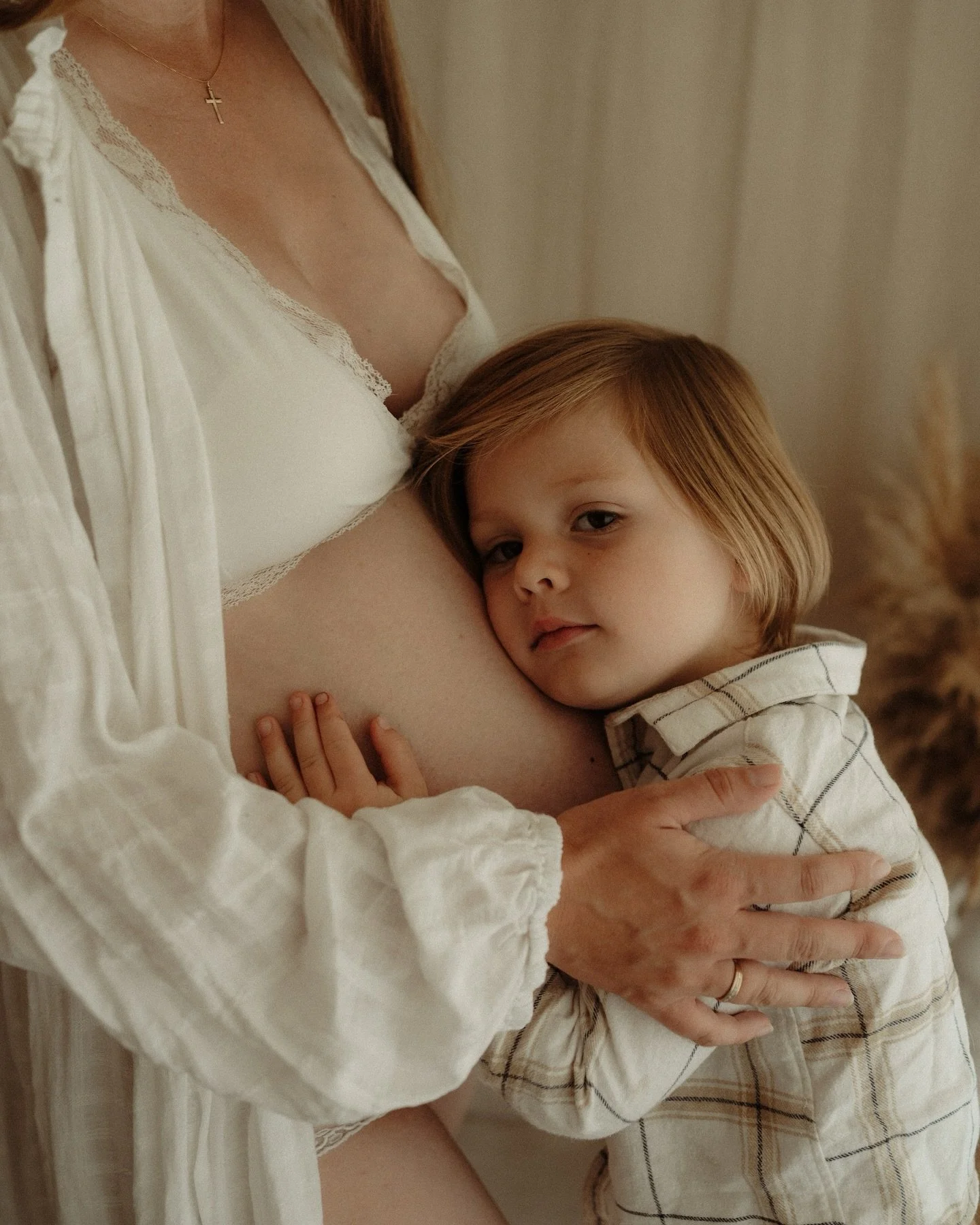 Another heartbeat, another chapter ✨

Soft slow paced studio maternity sessions have my heart. Not polished, not perfect&mdash;just the raw poetry of a woman becoming a mother all over again.

#dorsetmaternityphotographer #poolematernityphotographer 