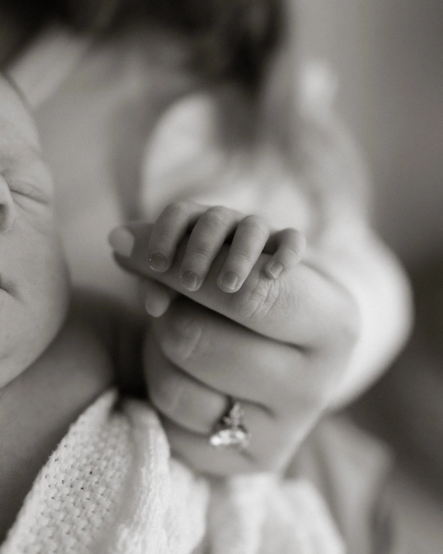 Oh it&rsquo;s been a while, hasn&rsquo;t it! ✨

The last couple of months have been filled with incredible shoots and I couldn&rsquo;t be more grateful. 

What a year is it has been 🥰

Wishing you all a very Merry Christmas xx

#dorsetnewbornphotogr