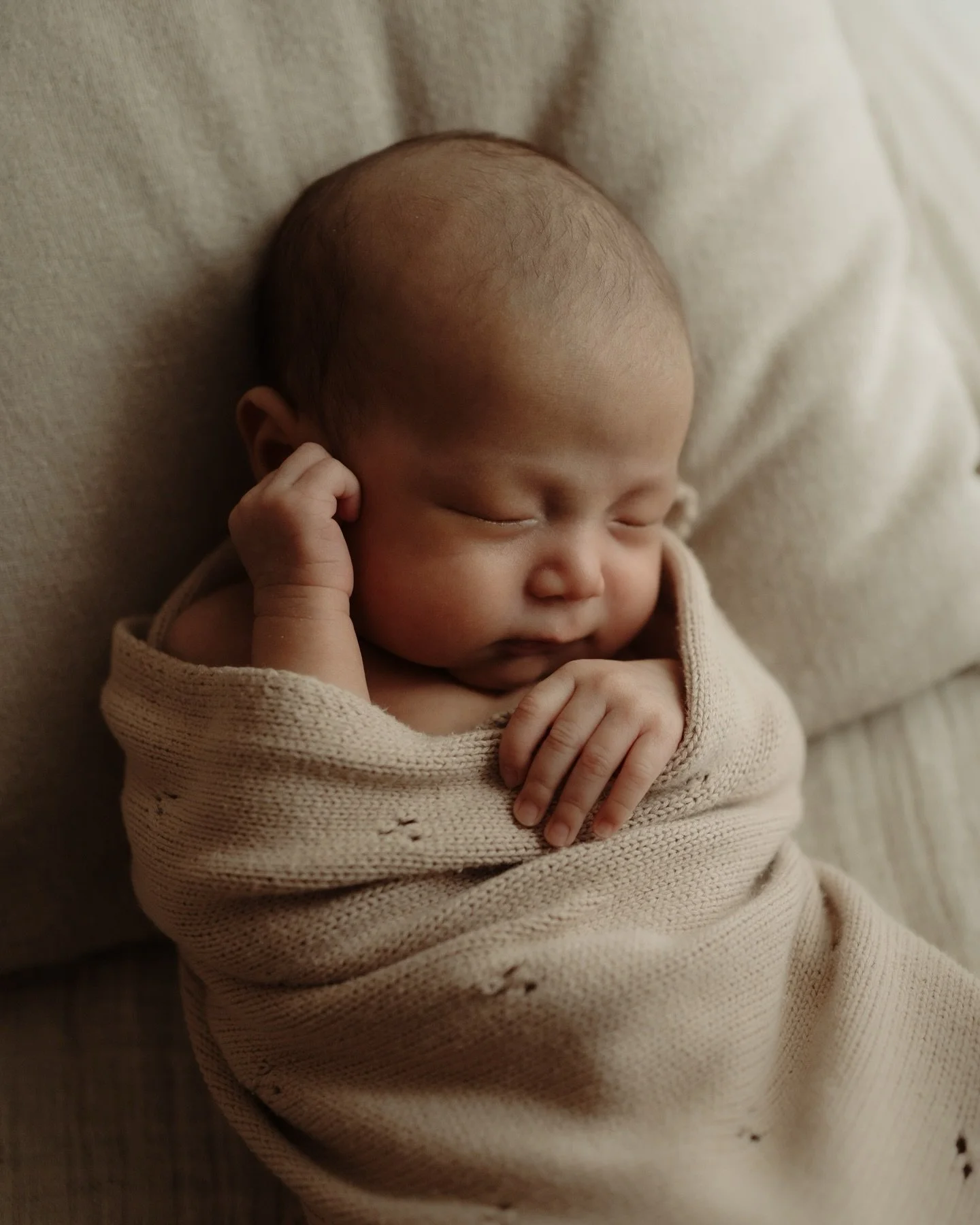 This beautiful little dot is 6 weeks old. Teeny but strong ❤️ Welcome to the world little Nina. Also,  how cute is her fur sister?! ✨

#dorsetnewbornphotographer #poolenewbornphotographer #dorsetmums