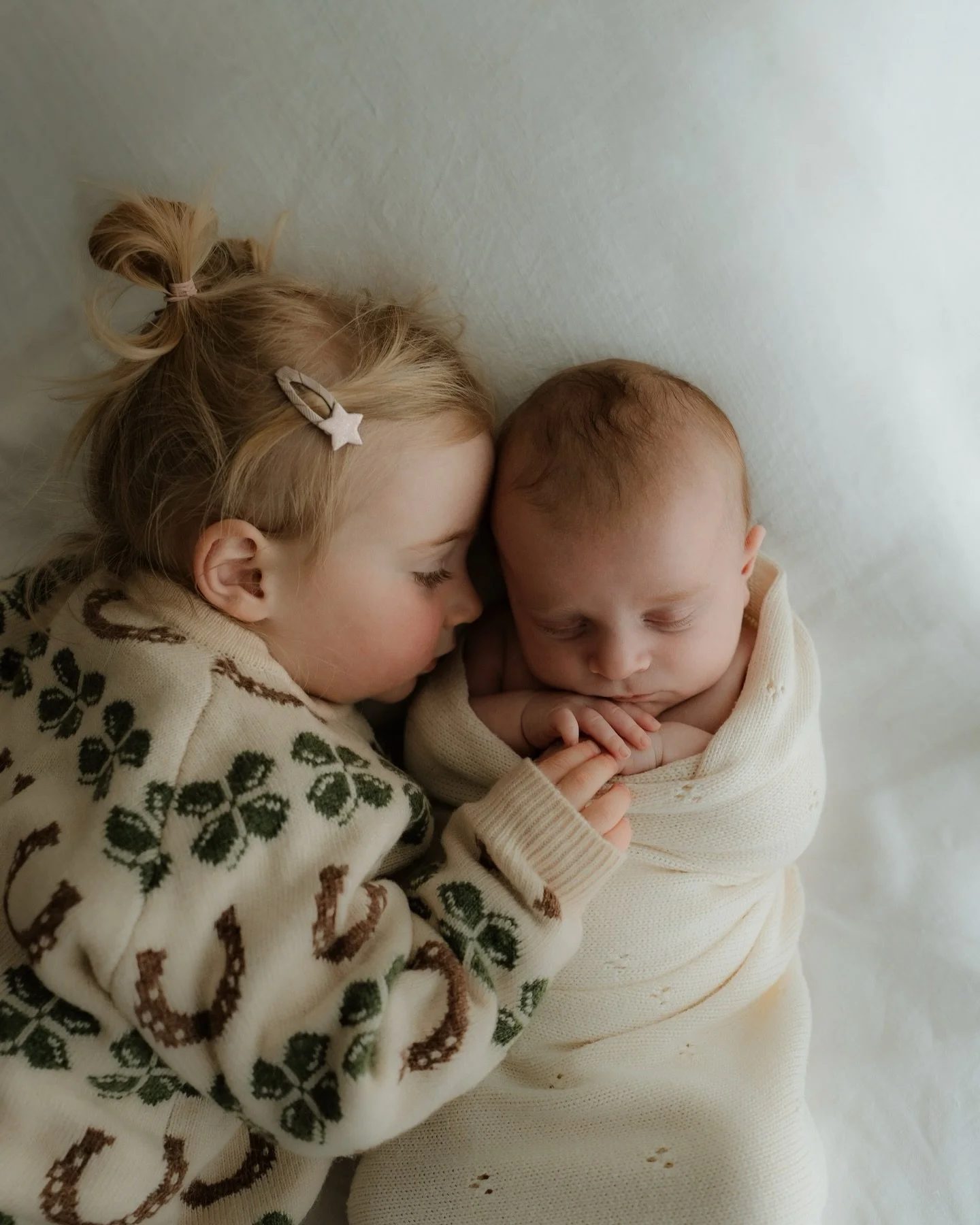 A slow and beautiful morning spent in the studio with these two ✨ 

To say I&rsquo;m obsessed with this gallery is an understatement 🫶🏻

#dorsetnewbornphotographer #dorsetmums #poolenewbornphotographer