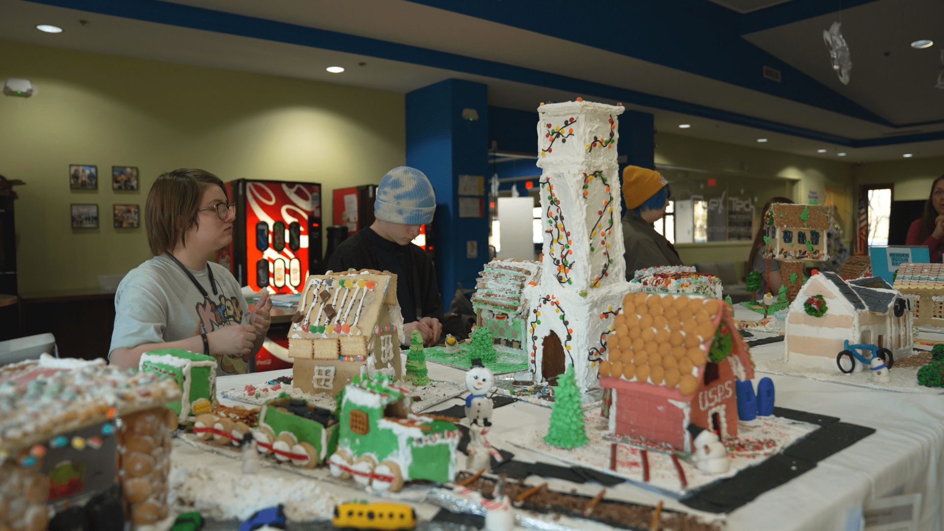 Copy of Gingerbread house build_1.3.1-min.png