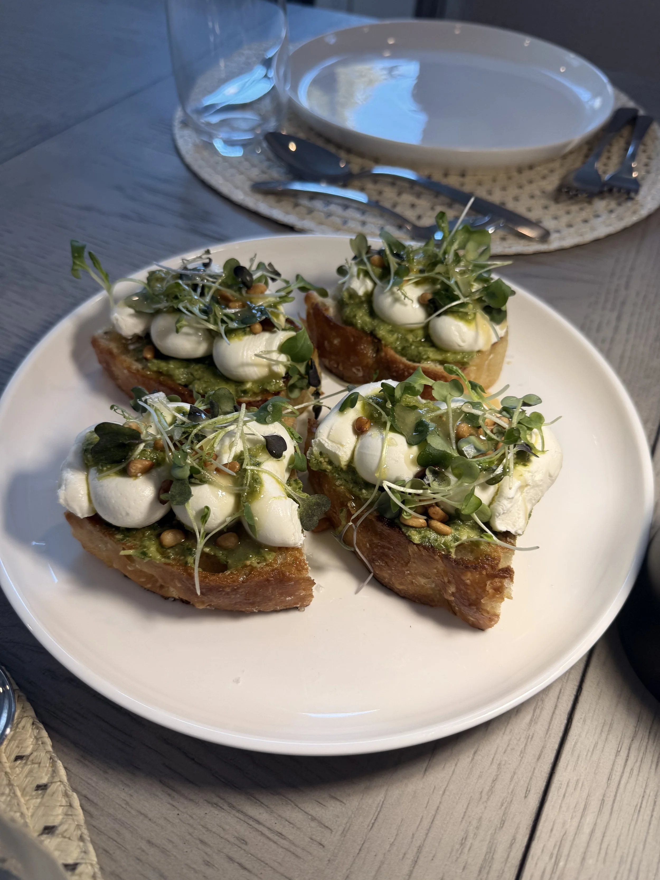 Focaccia toast - spring onion pesto 