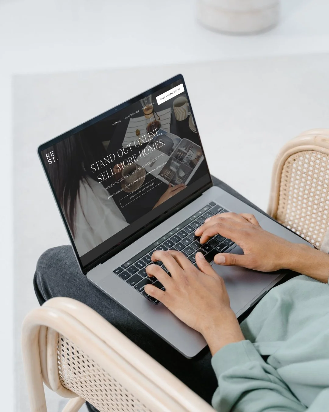 One small change that boosts agent credibility instantly 👇️⁠
⁠
Add a high-quality lifestyle photo to your hero section.⁠
It humanizes your brand and builds instant trust.⁠
Save this for your next update!