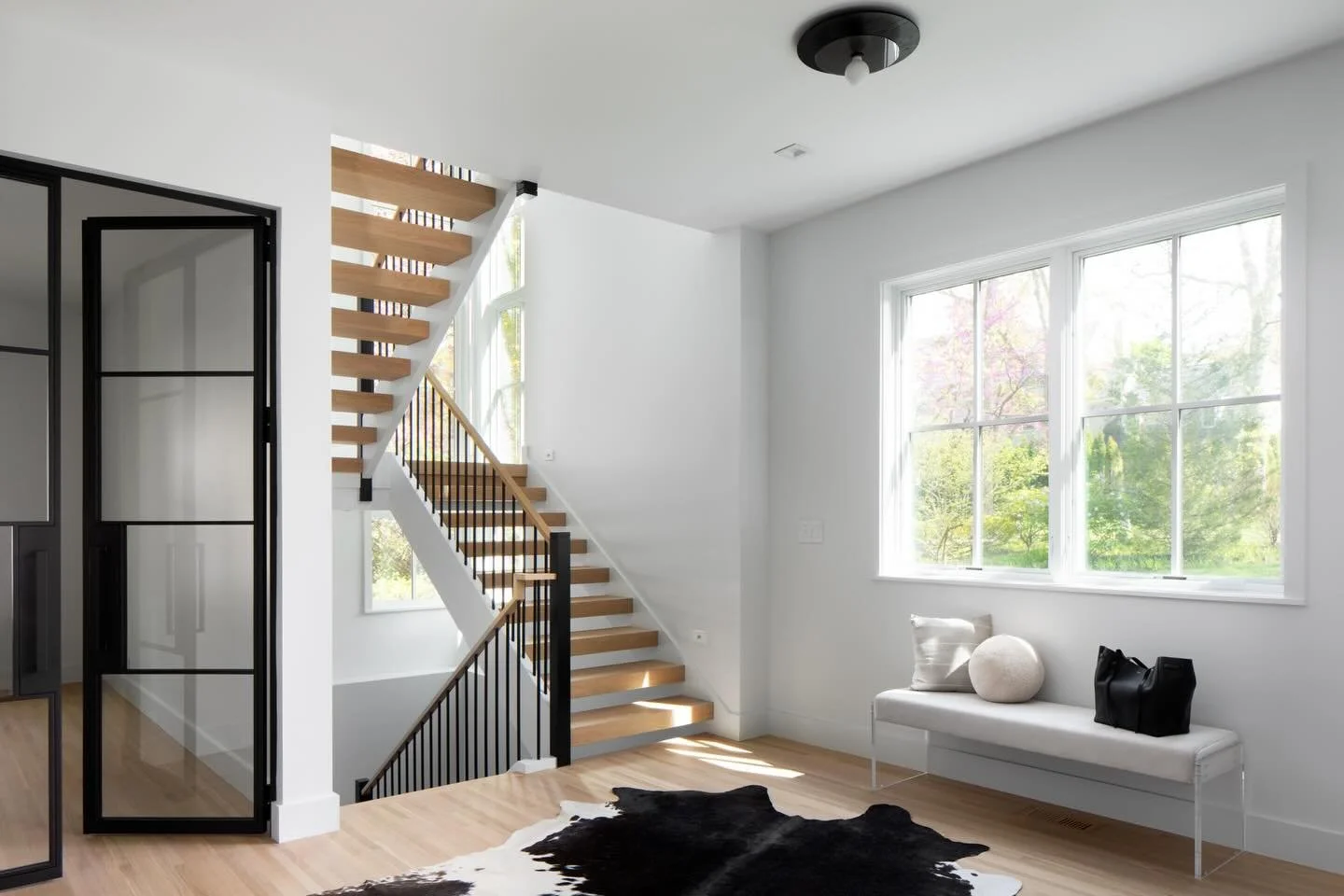 an open staircase + a large window = tons of natural light
 
 
 
 
#jarllc #newconstructionhomes #architecture #design #interiordesign