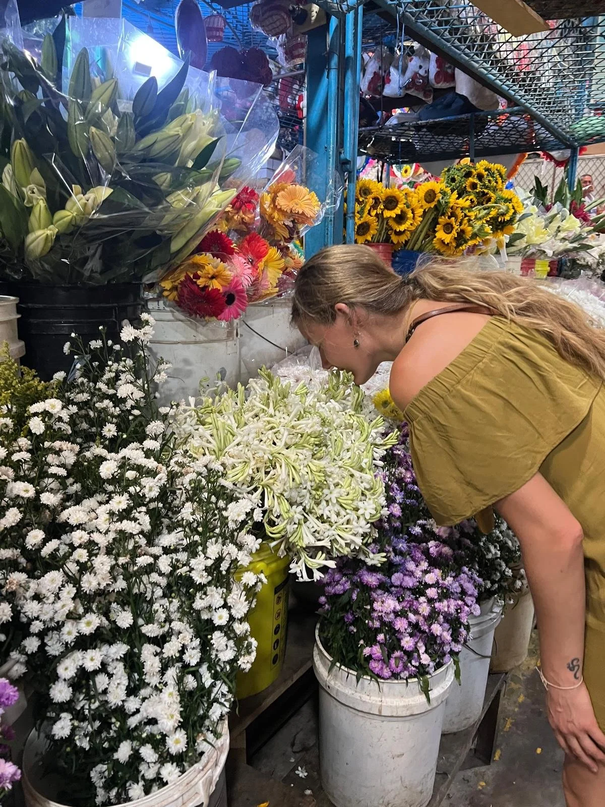 Today&rsquo;s *Going all In* on myself looked like taking a pause to listen and feel when my heart was aching. 

We came to the big city to buy a washing machine and stopped at the local market. Many circles around the maze to find a fabric shop (nev