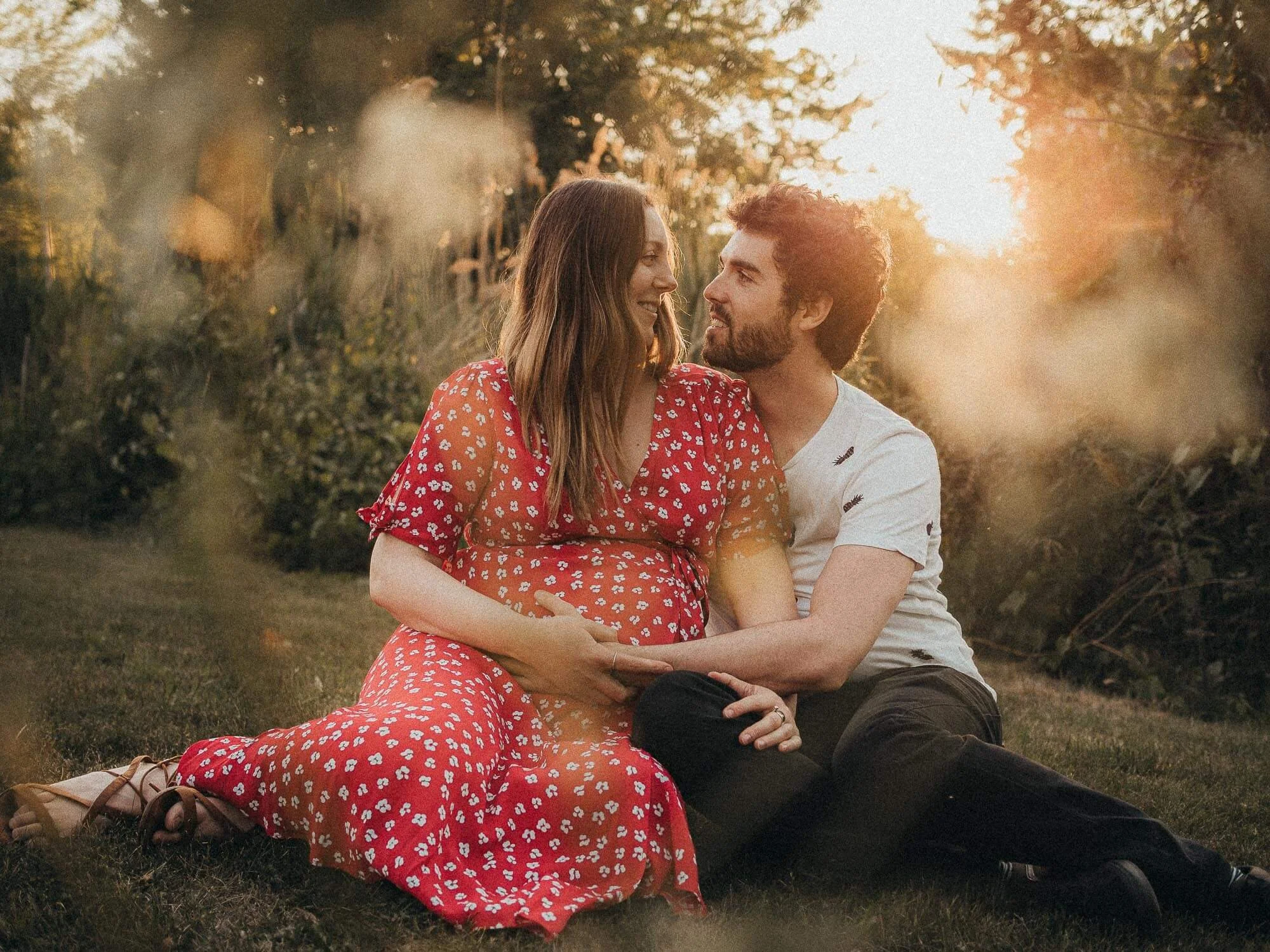 Natural maternity photography session in Montreal celebrating pregnancy