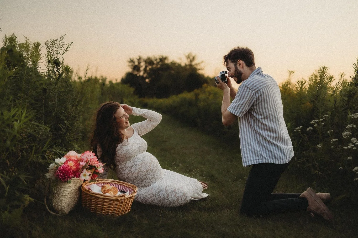 Natural maternity photography session in Montreal celebrating pregnancy