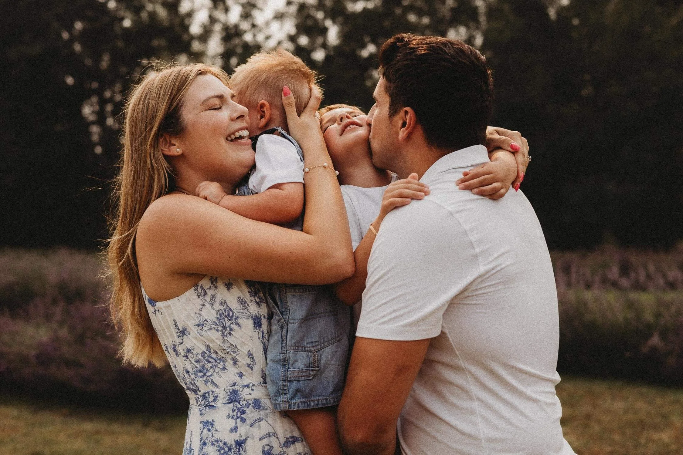 Lifestyle family photography session in Montreal with parents and children