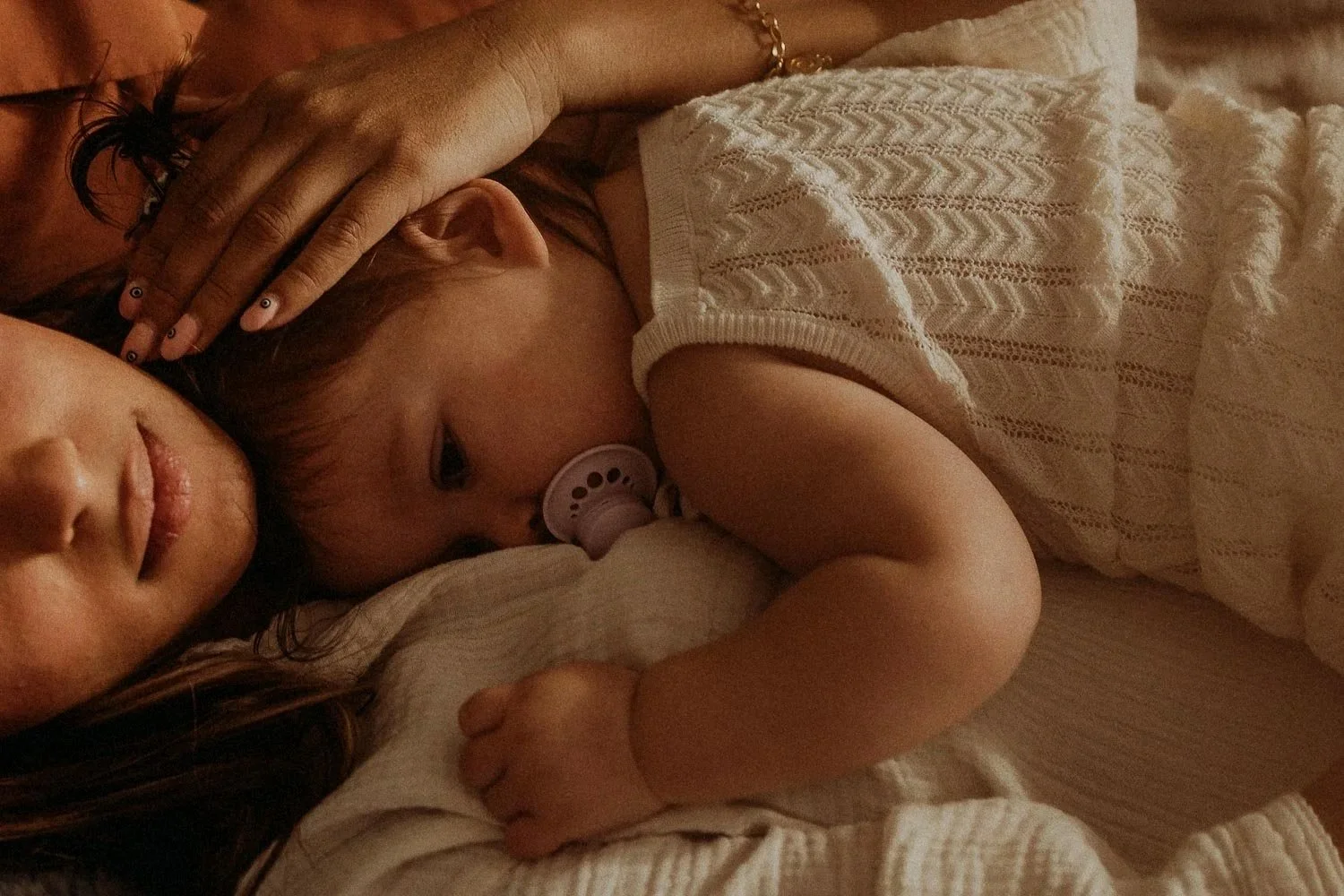 Motherhood photography session in Montreal focused on connection between mom and child