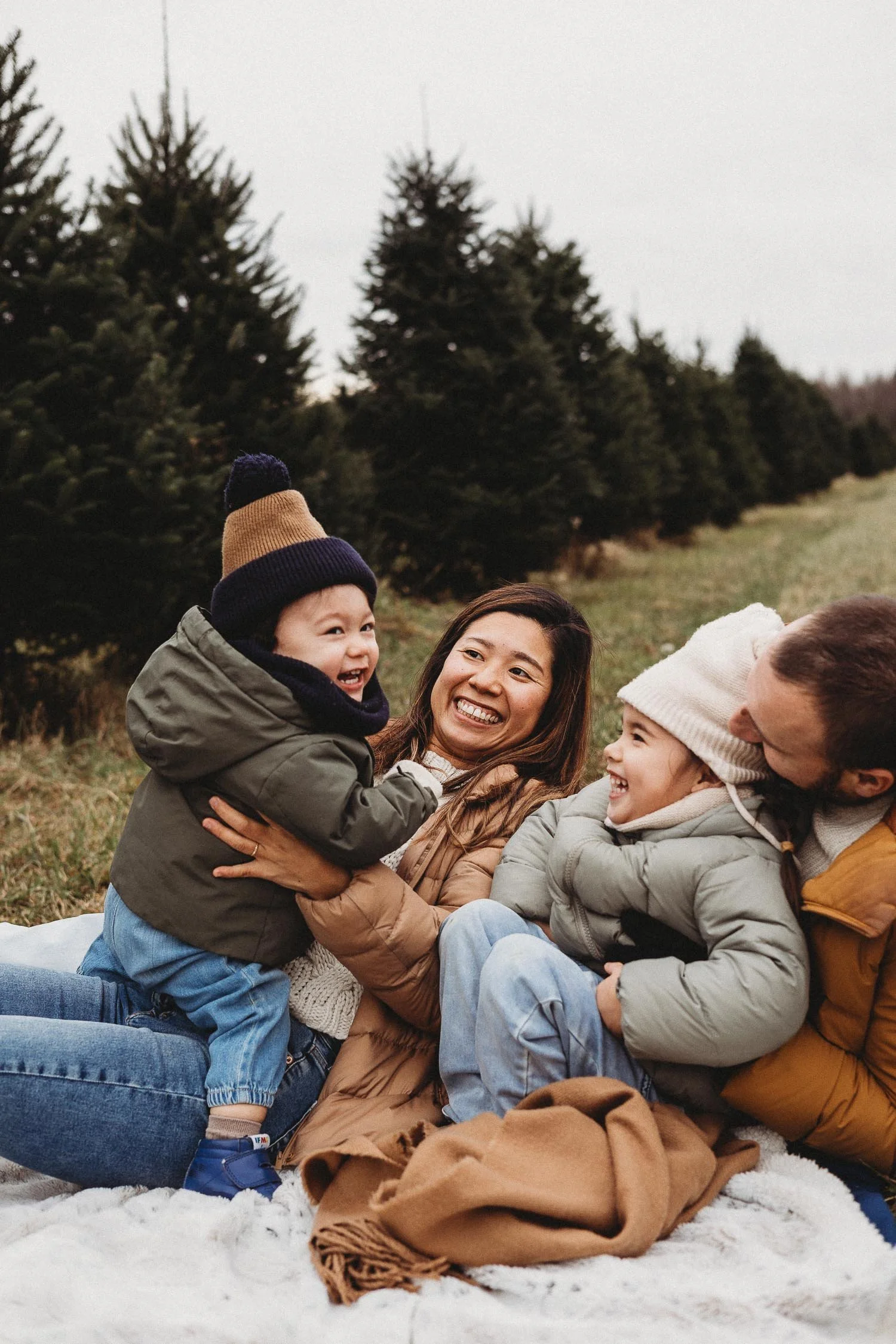 Jen Blanco Photography_Montreal Outdoor Winter Family Session-10.jpg