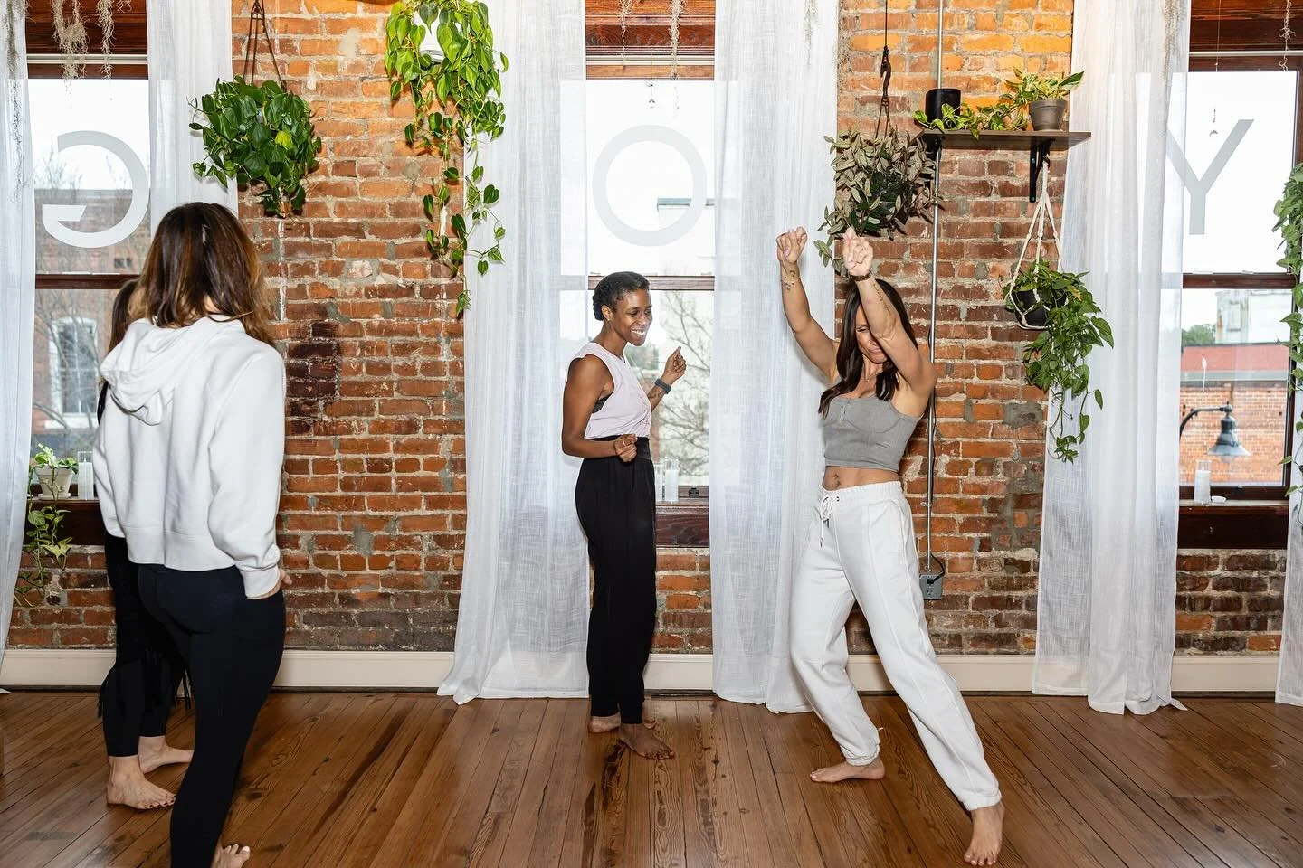 ✨☀️ Last Friday Night on White ✨💃

If you know me at all, you know I love to dance (sometimes even in class 😉). Tomorrow night will be no different&mdash;I&rsquo;ll definitely be breaking it down as we soak up these last sweet days of summer togeth