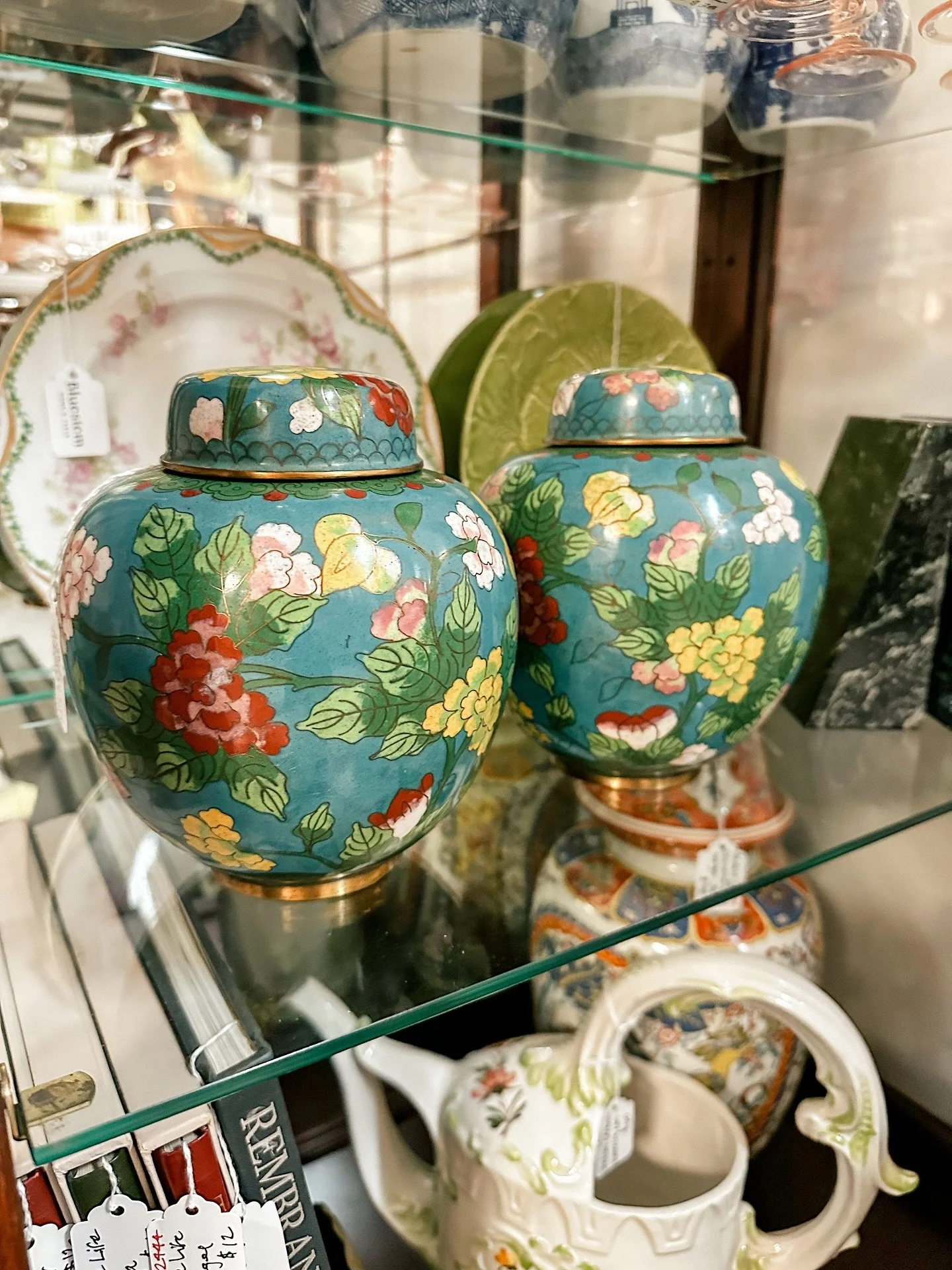 Hi friends! I&rsquo;m taking a holiday break from this space but will be back in the new year with new finds and amazing pieces for your home ✨ 

The website is always open, but new orders won&rsquo;t ship until January 5th. If you&rsquo;re local, yo