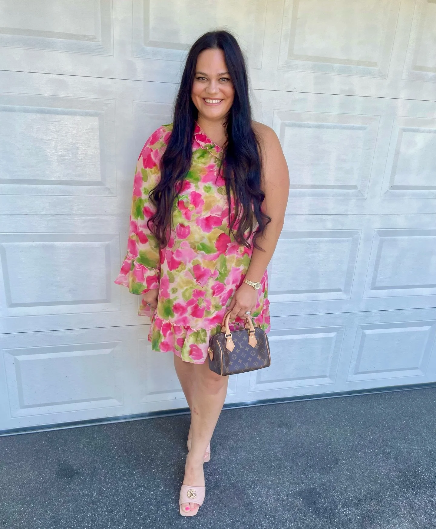 Date night fit in @showmeyourmumu 💗 
Comment &quot;dress&quot; and I'll send you the link to my outfit!
