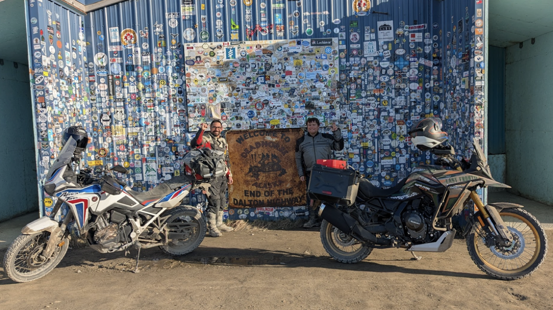 Alaska-motorcycle-in-Deadhorse