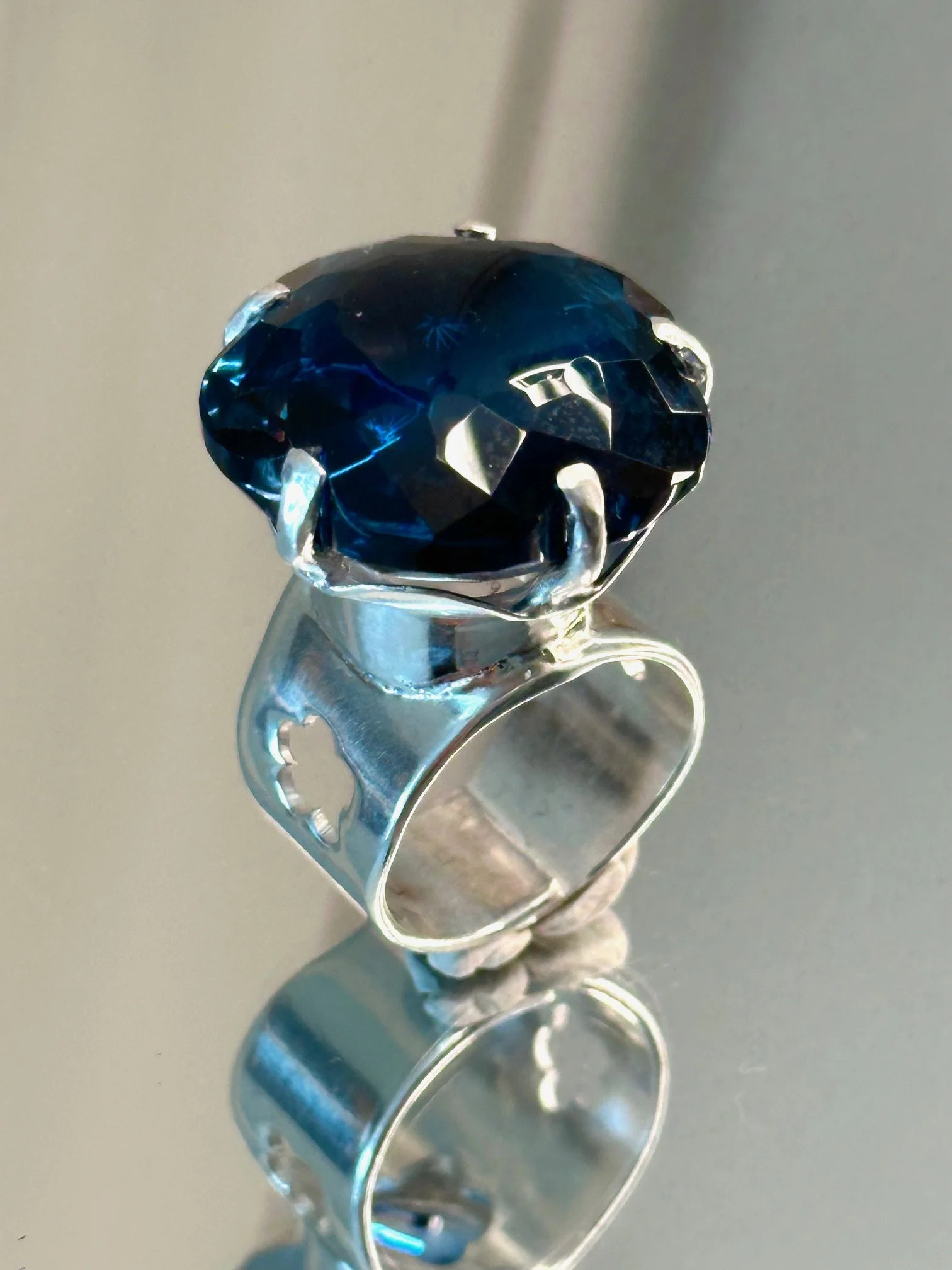 Petal cut London Blue Topaz Ring001.jpg
