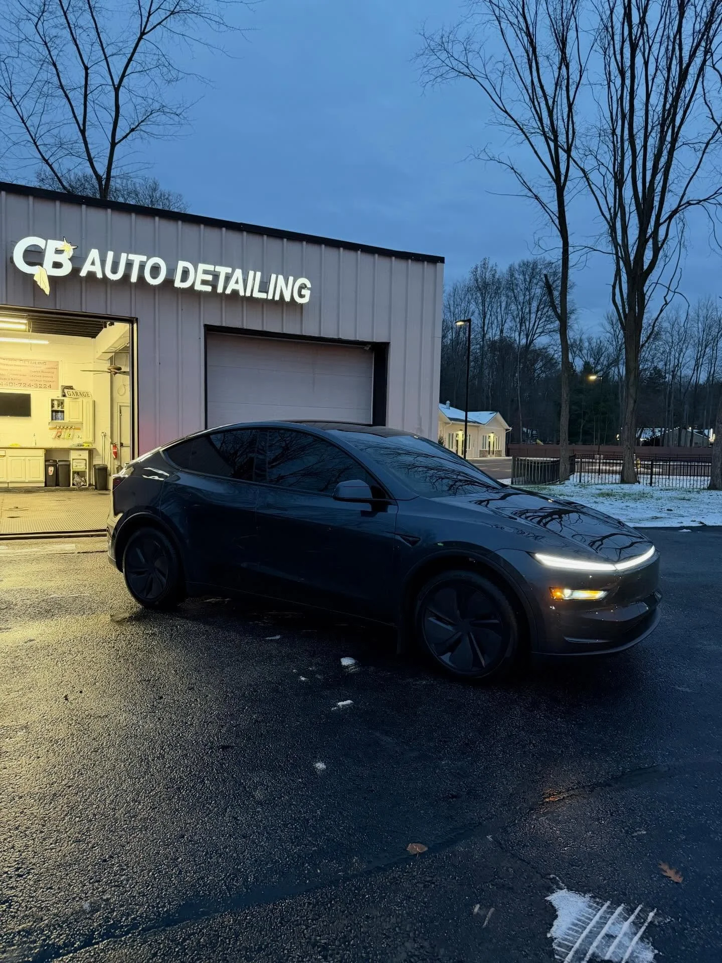 2025 Model Y in for a full front end PPF and window tint on the front 2 windows and windshield!