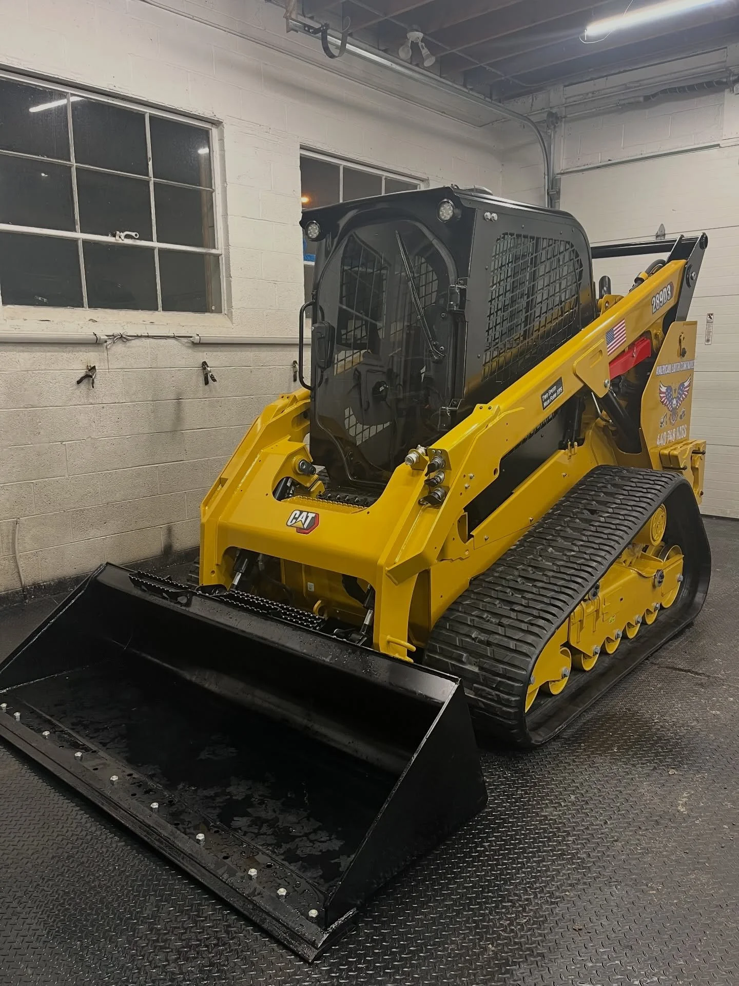 Another CAT Skid Steer for @american_earth_companies in for a Full Body PPF, Graphics and Window Tint!
